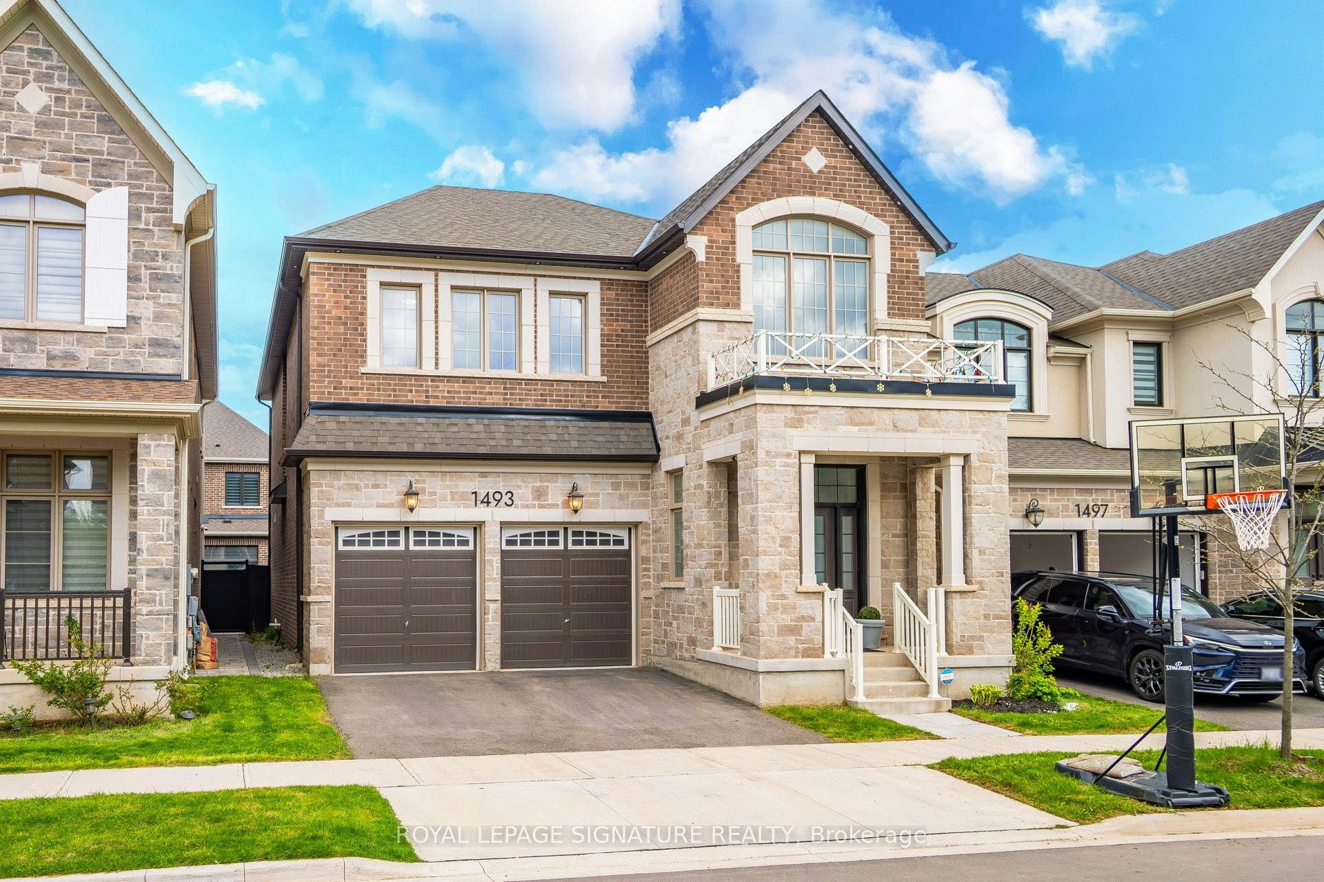 1493 Ford Strathy Crescent, Oakville, ON, L6H 3W9