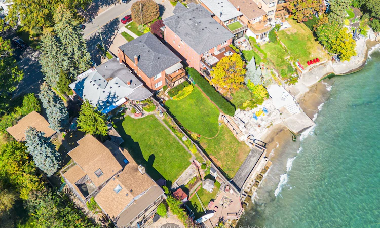407 Lake Promenade