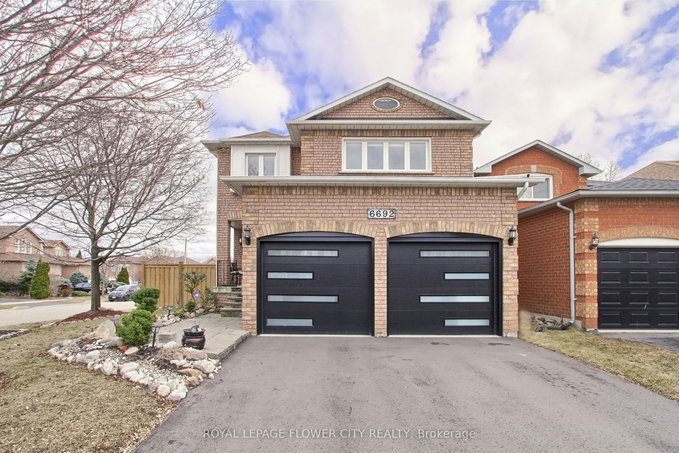 6692 Meteor Court, Mississauga, ON, L5N 7H9