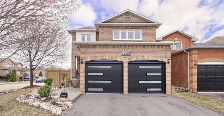 6692 Meteor Court, Mississauga, ON, L5N 7H9