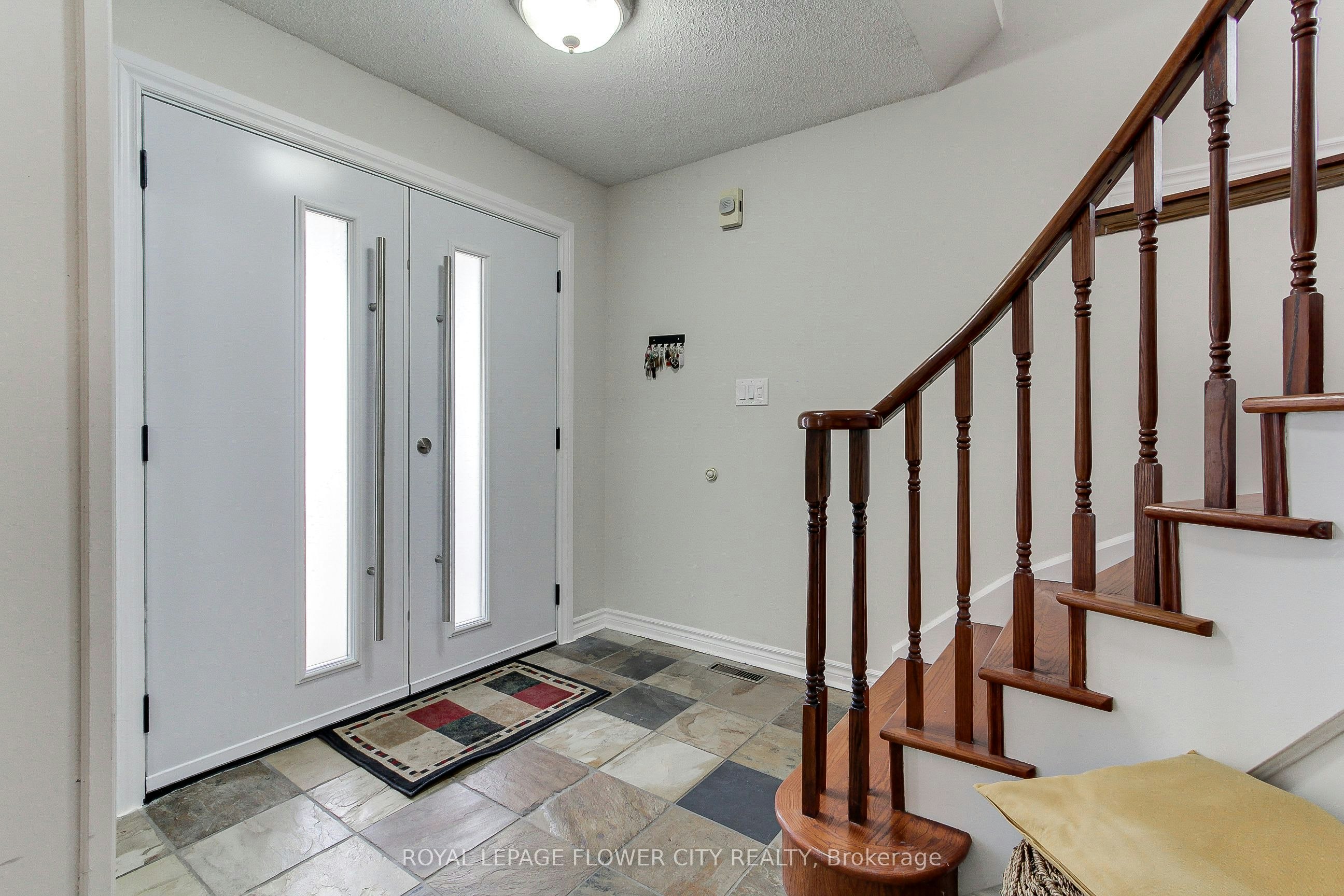 6692 Meteor Court, Mississauga, ON, L5N 7H9 - 6