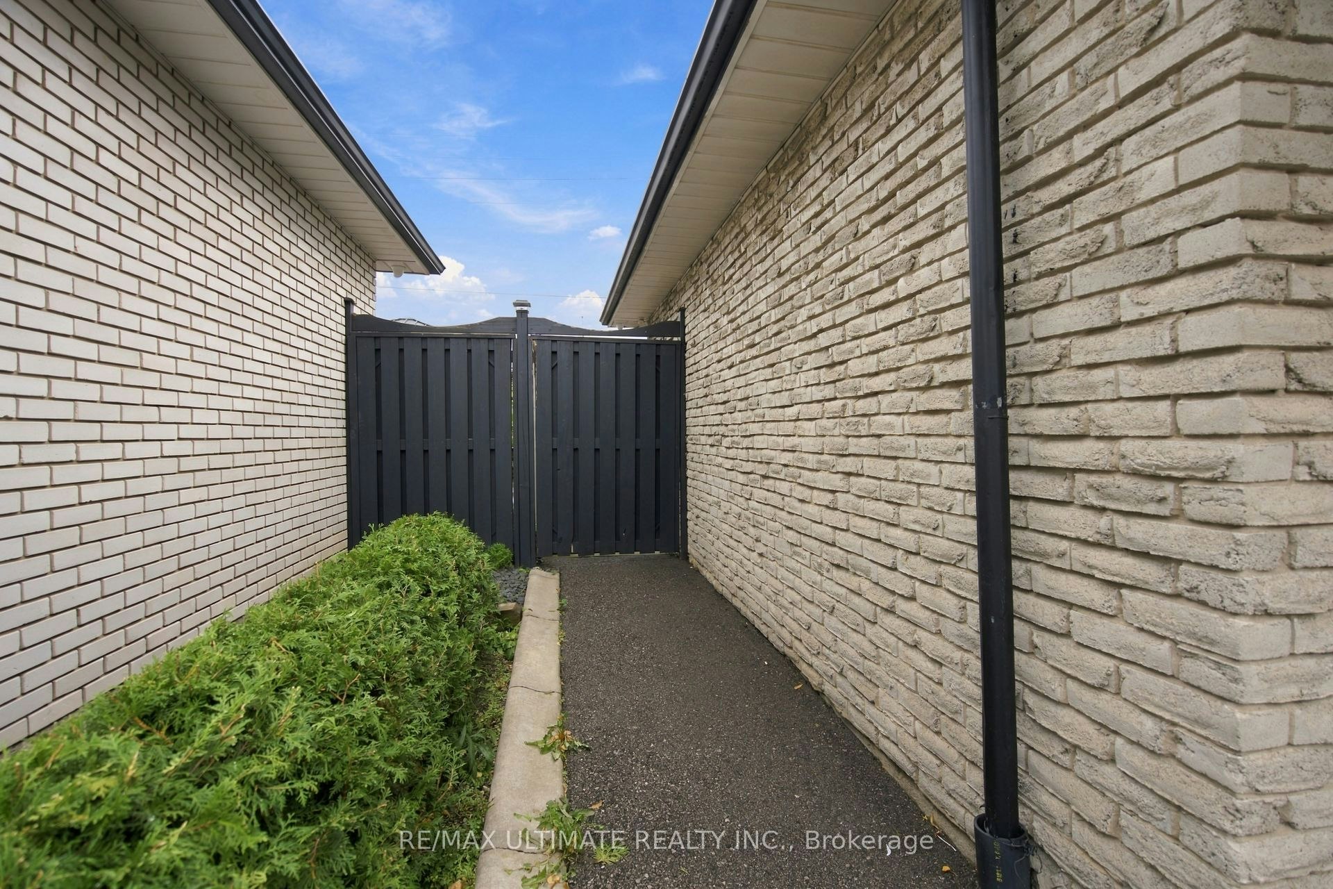 7639 Kittridge Drive, Mississauga, ON, L4T 3L9 - 3
