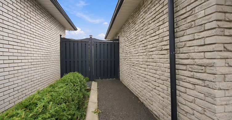 7639 Kittridge Drive, Mississauga, ON, L4T 3L9 - 3