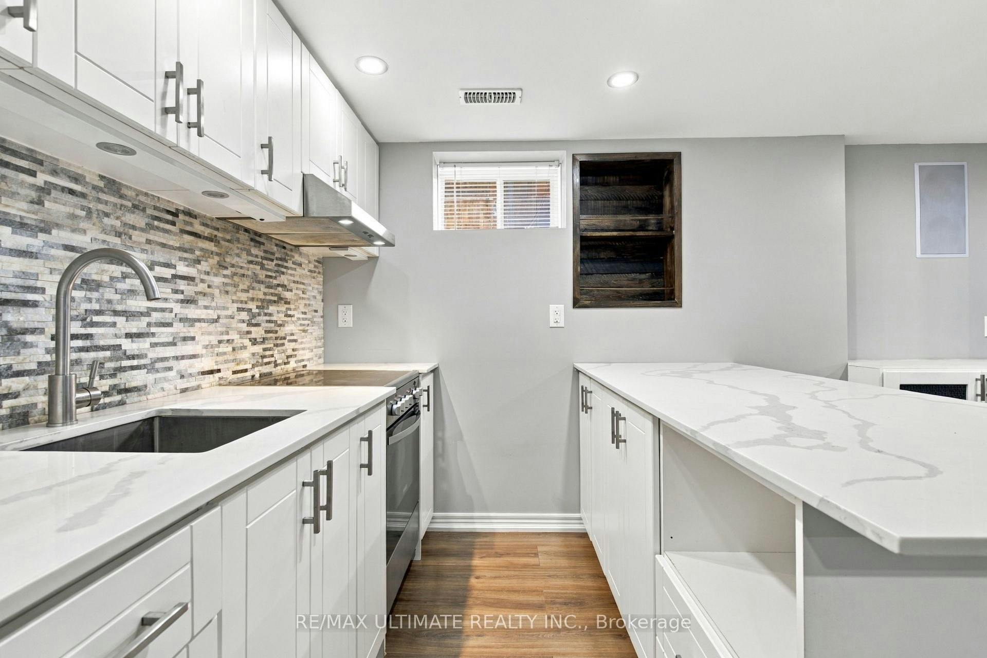 7639 Kittridge Drive, Mississauga, ON, L4T 3L9 - 11