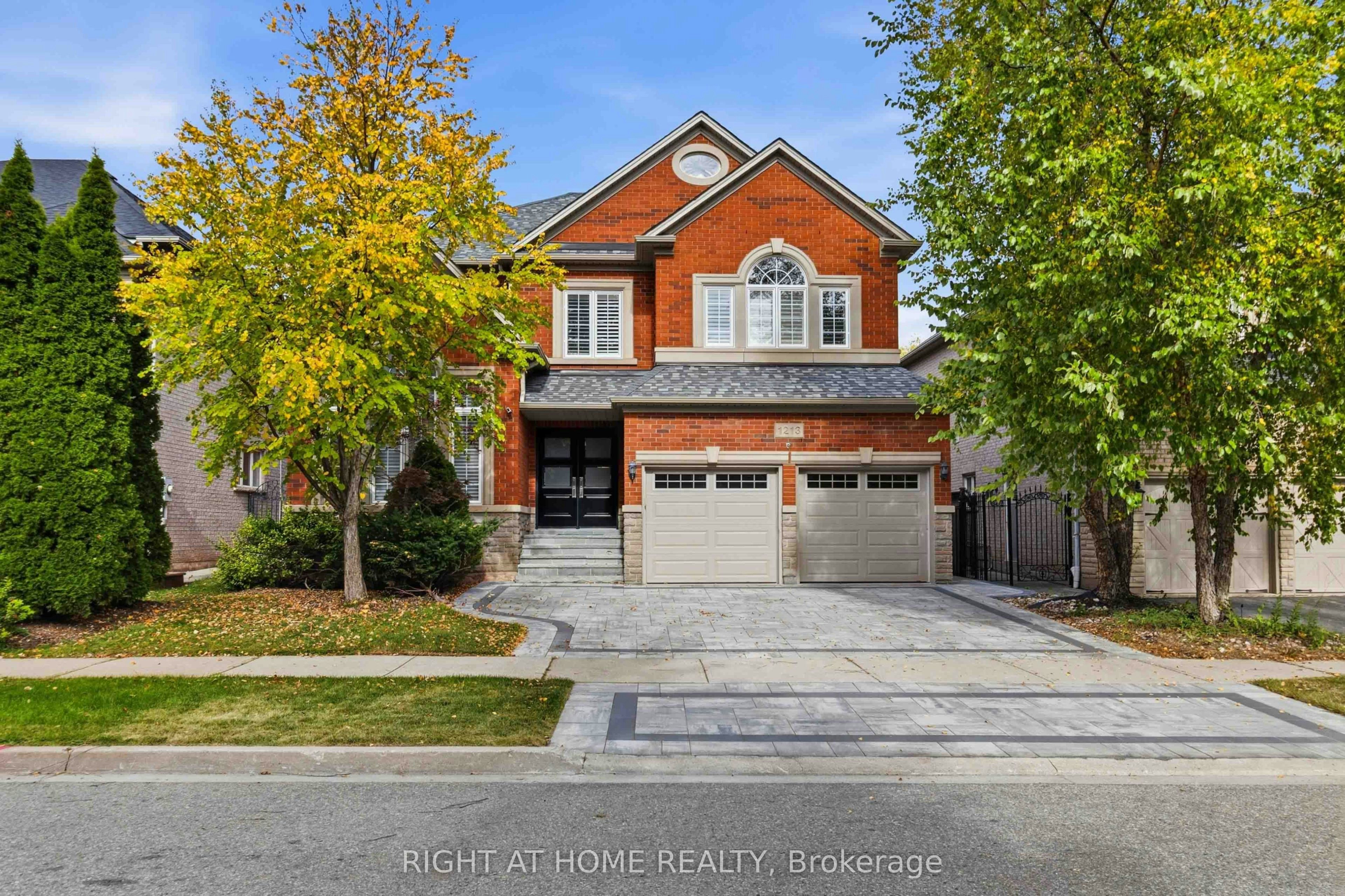 1213 Lindenrock Drive, Oakville, ON, L6H 6W2