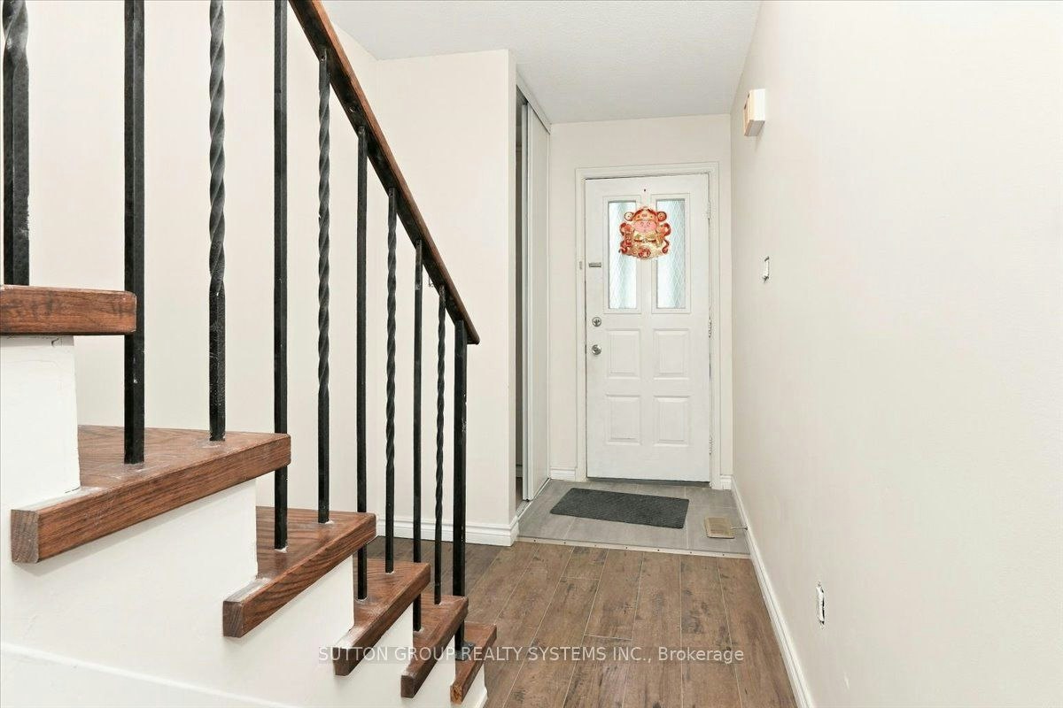 4118 Teakwood Drive, Mississauga, ON, L5C 3L6 - 3