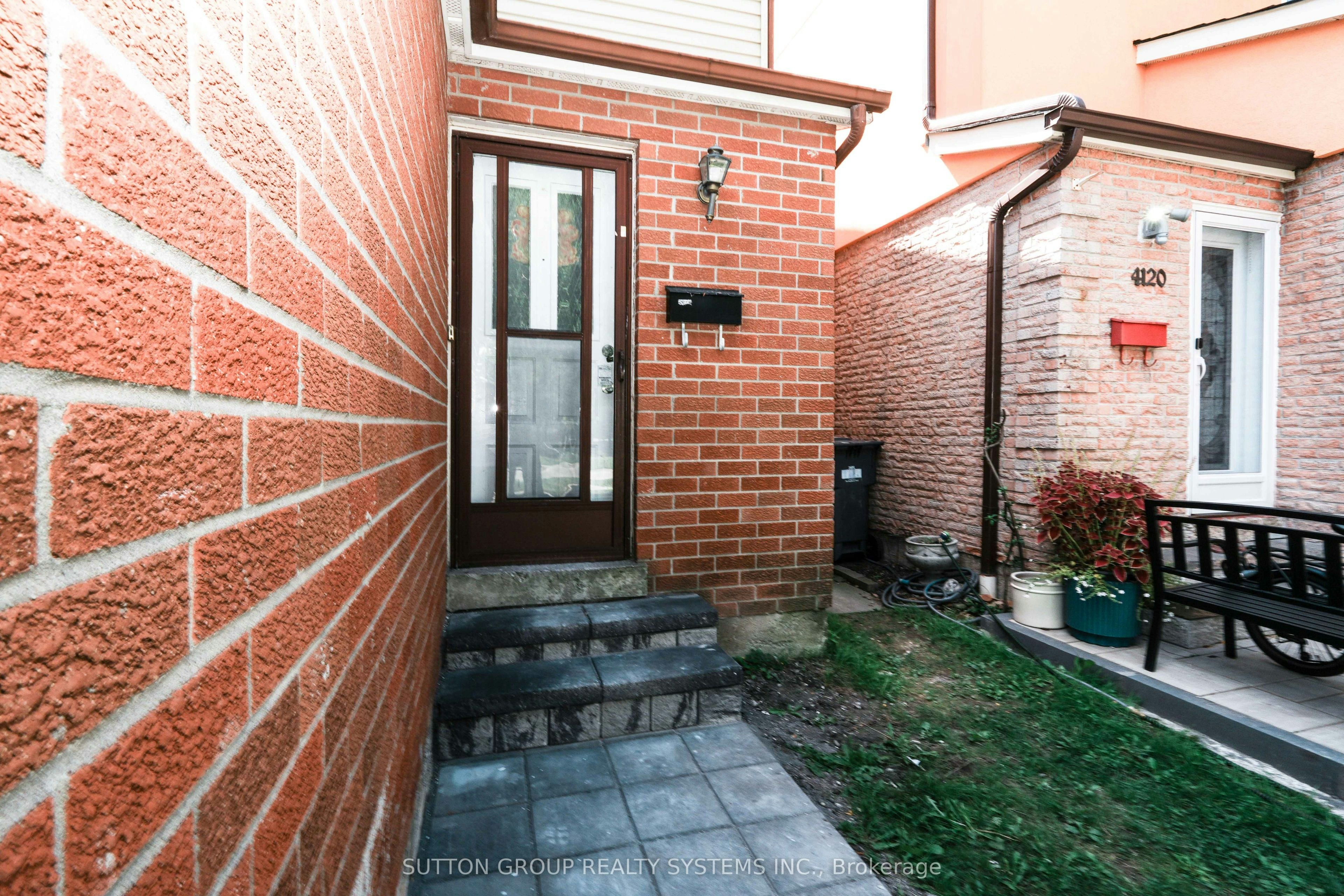4118 Teakwood Drive, Mississauga, ON, L5C 3L6 - 2