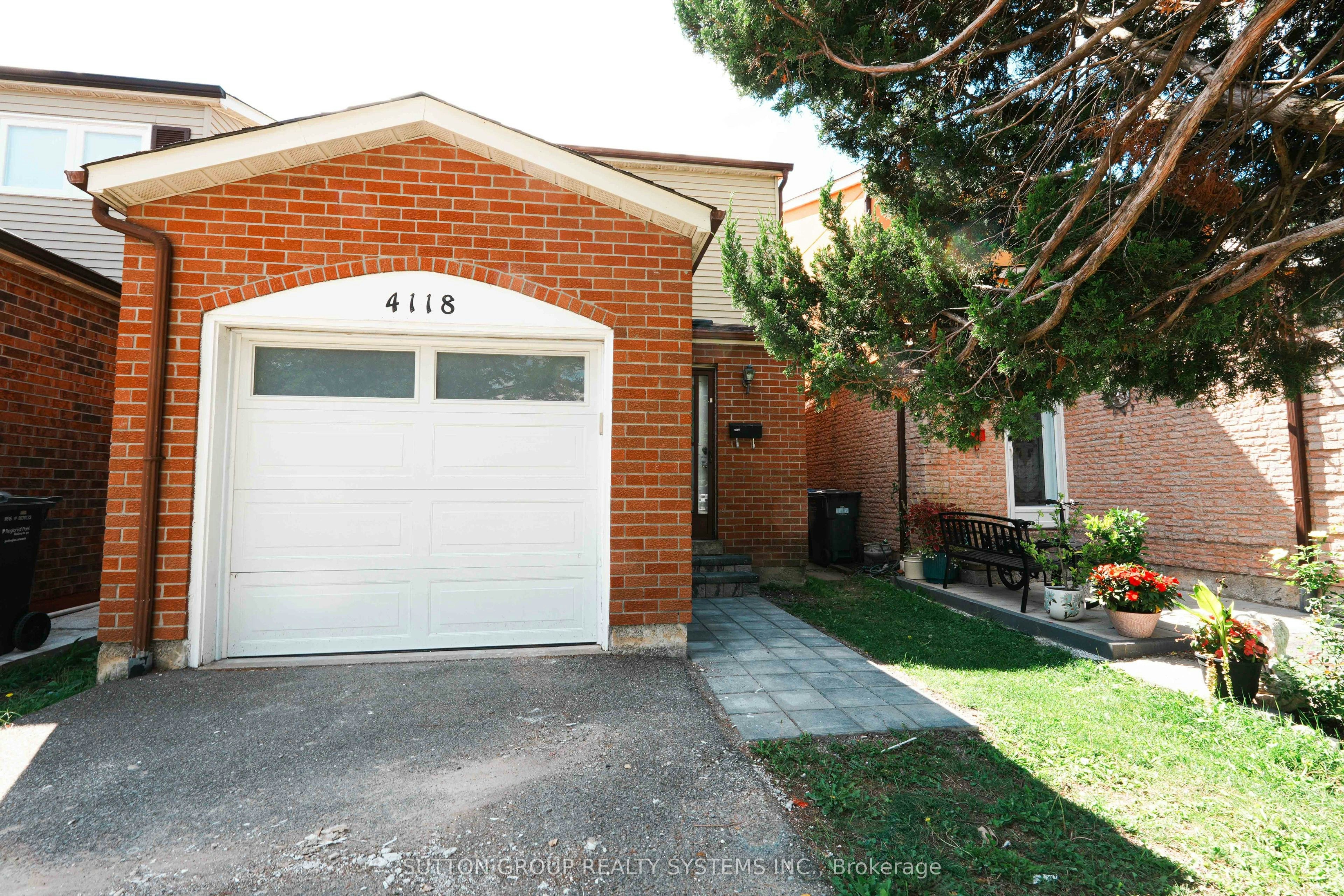 4118 Teakwood Drive, Mississauga, ON, L5C 3L6
