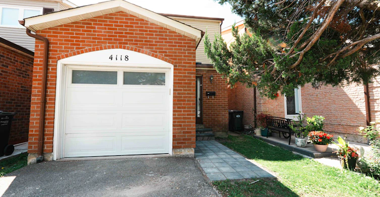 4118 Teakwood Drive, Mississauga, ON, L5C 3L6