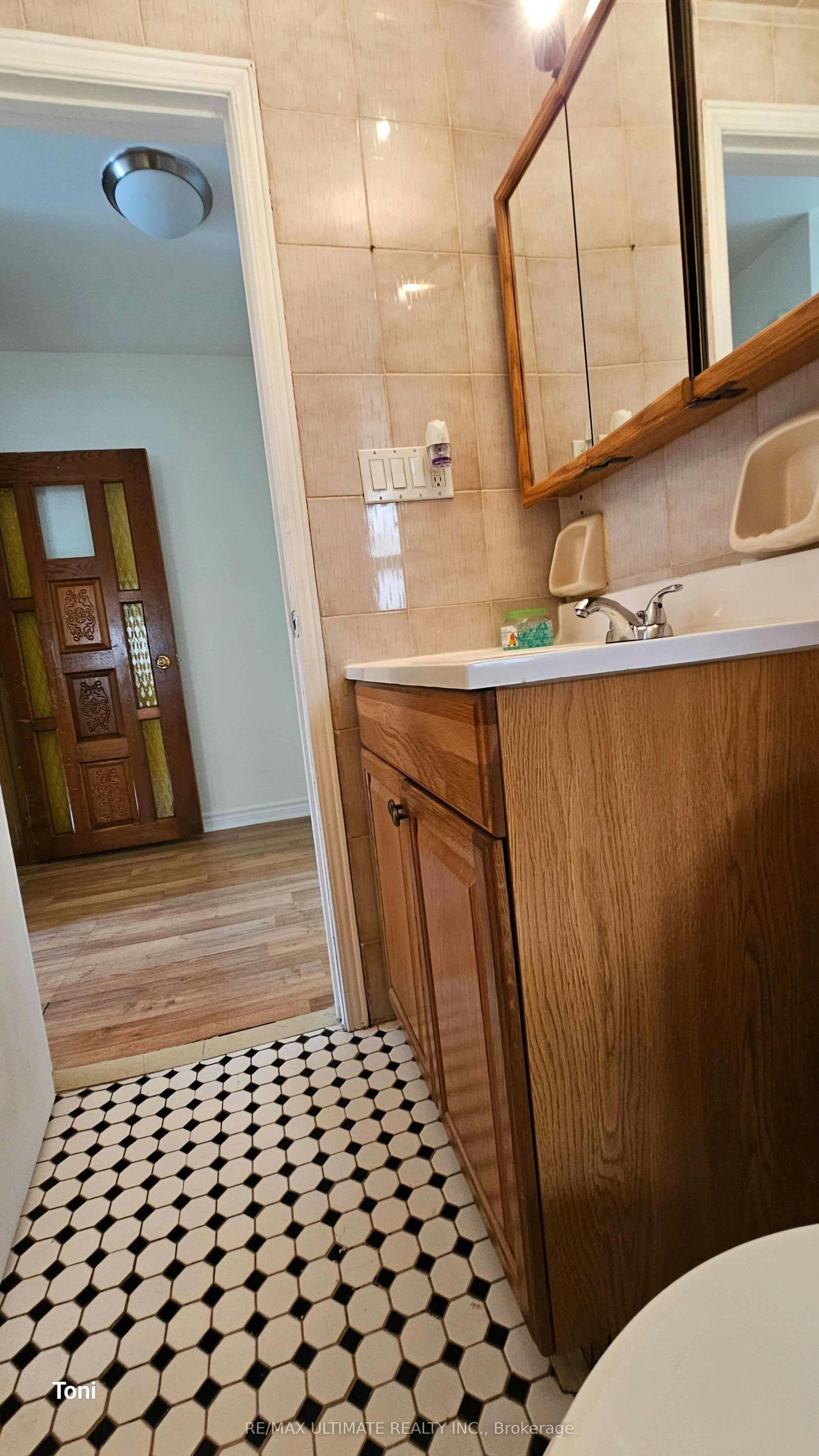 2nd floor-568 Rogers Road, Toronto, ON, M6M 1B6 - 18