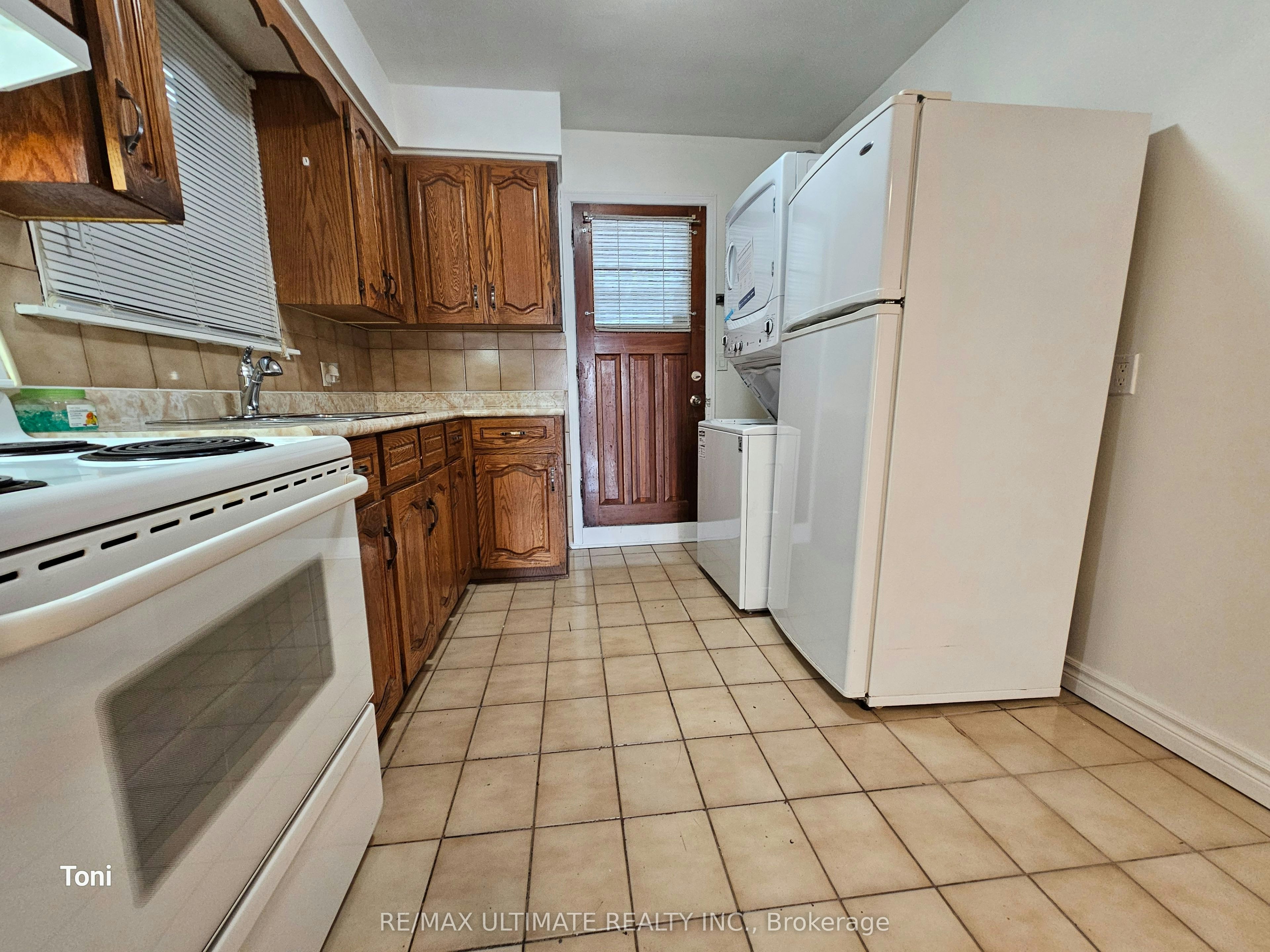 2nd floor-568 Rogers Road, Toronto, ON, M6M 1B6 - 4