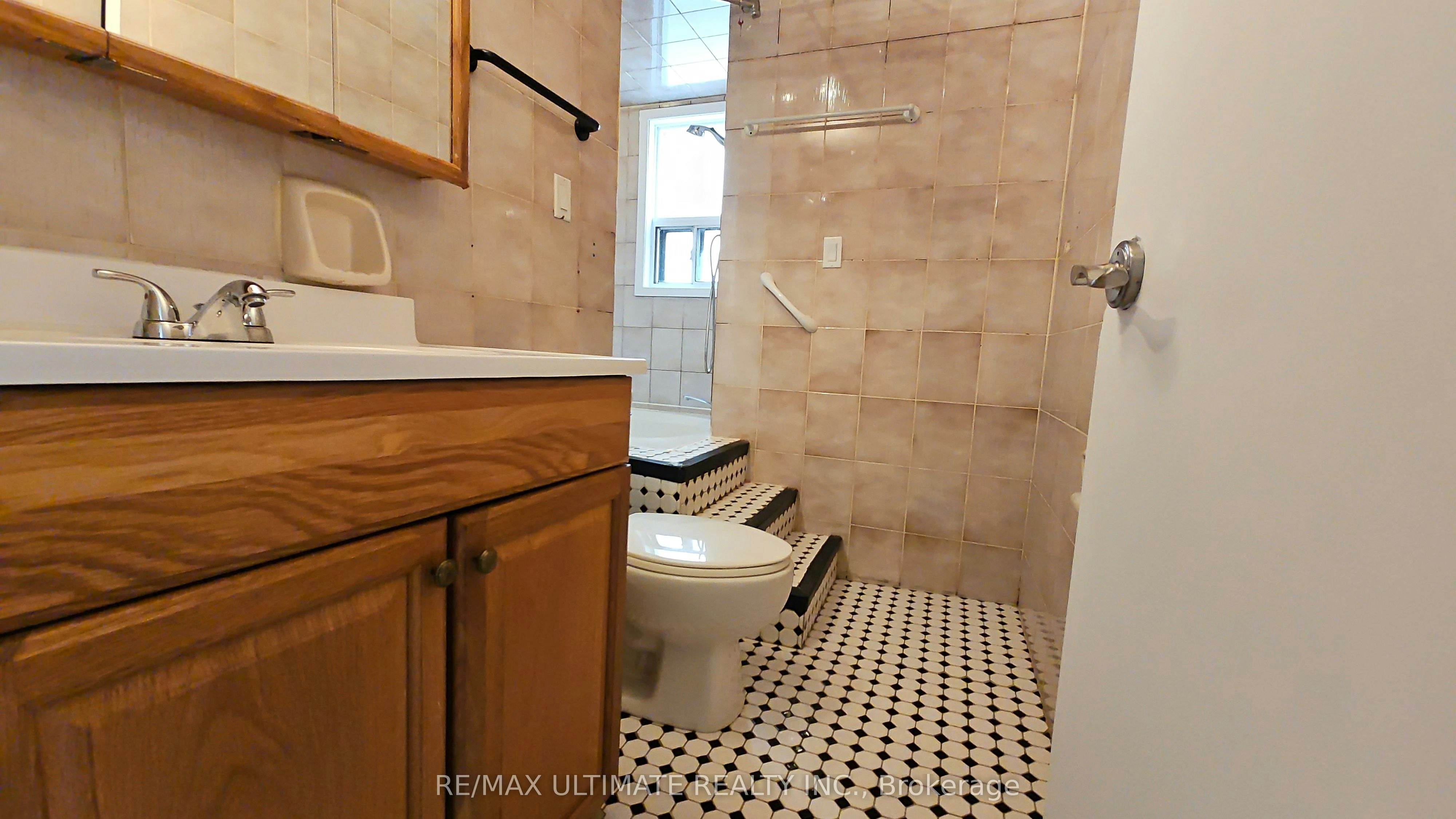 2nd floor-568 Rogers Road, Toronto, ON, M6M 1B6 - 14
