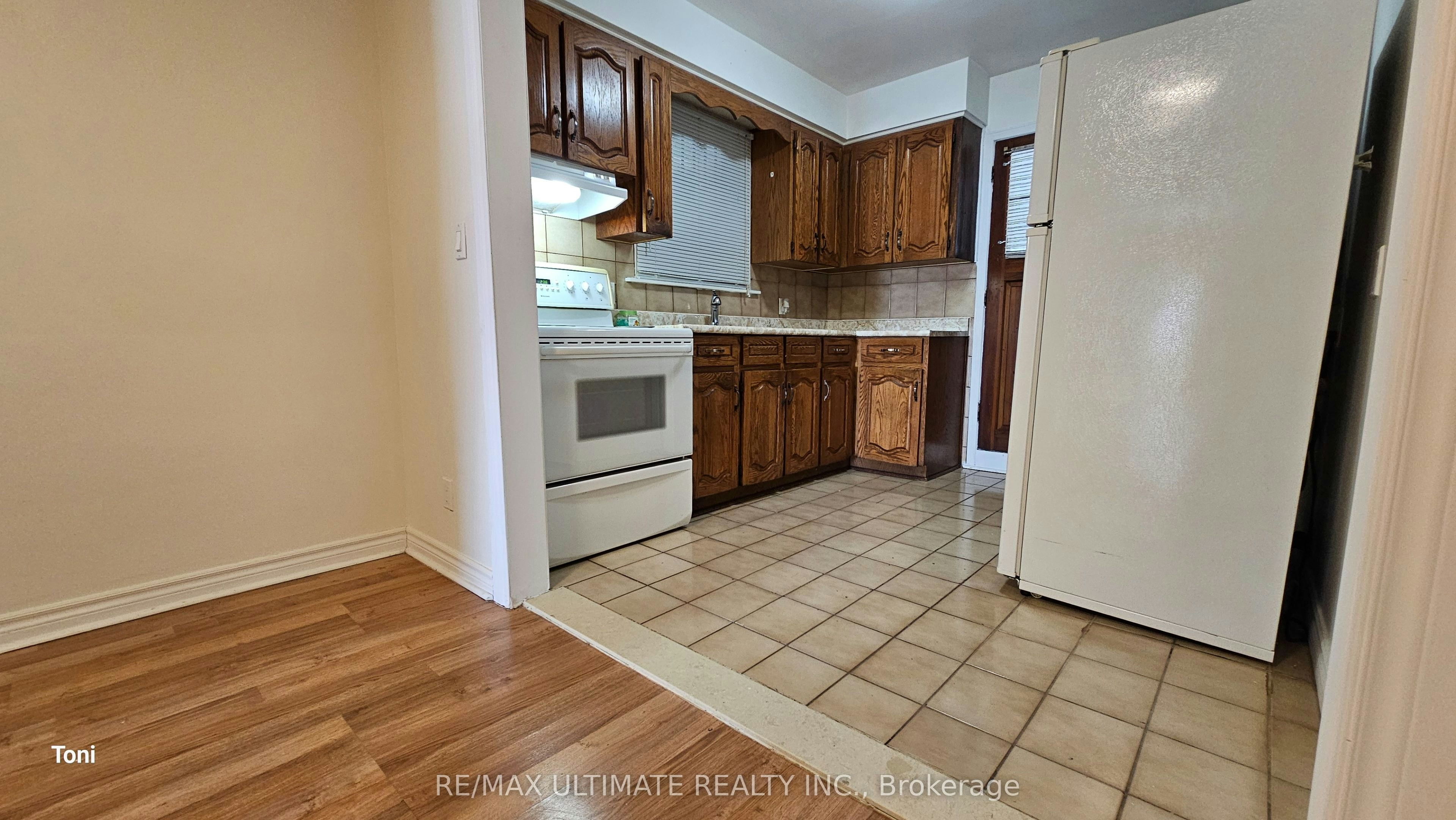 2nd floor-568 Rogers Road, Toronto, ON, M6M 1B6 - 11