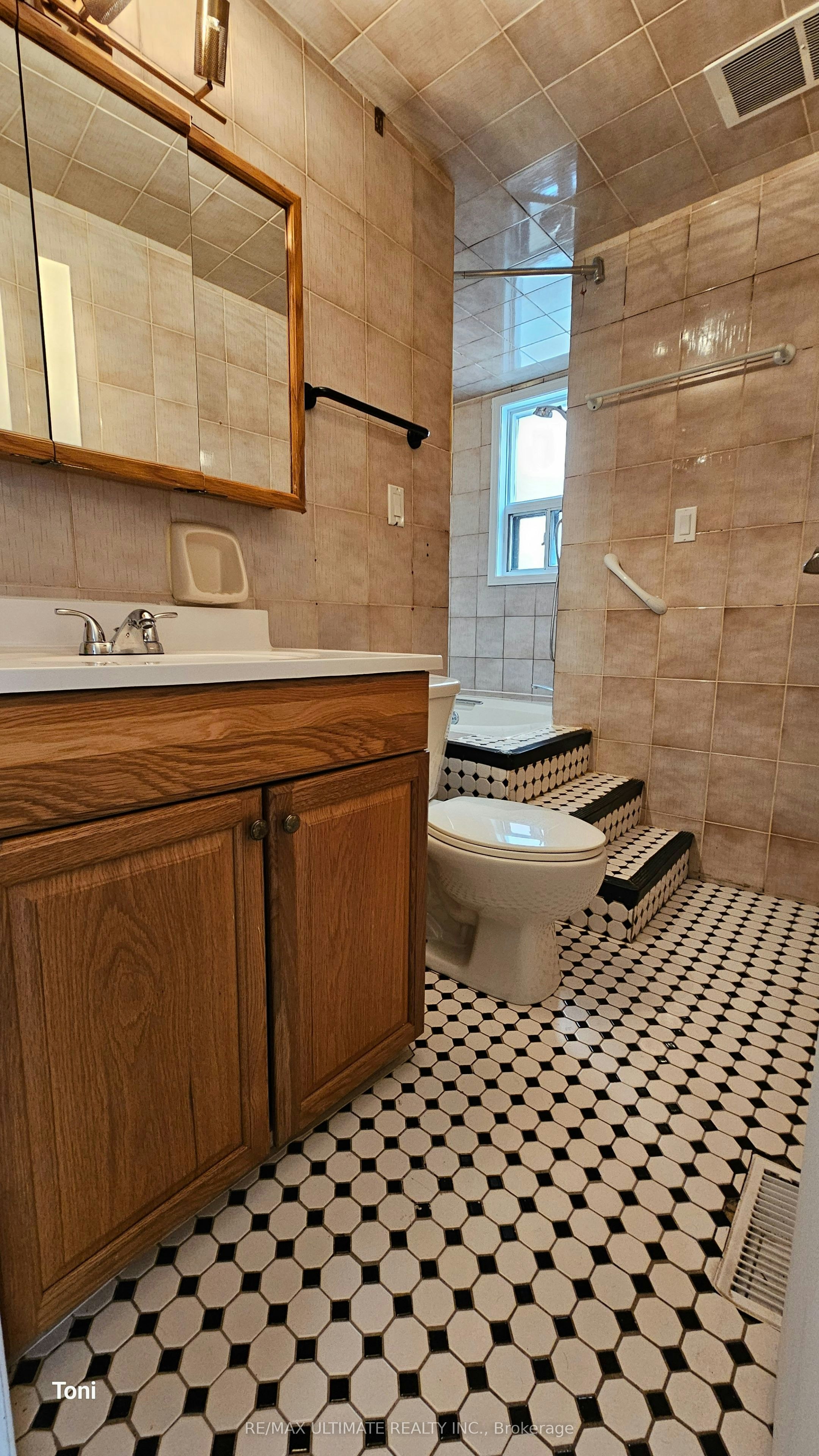 2nd floor-568 Rogers Road, Toronto, ON, M6M 1B6 - 15