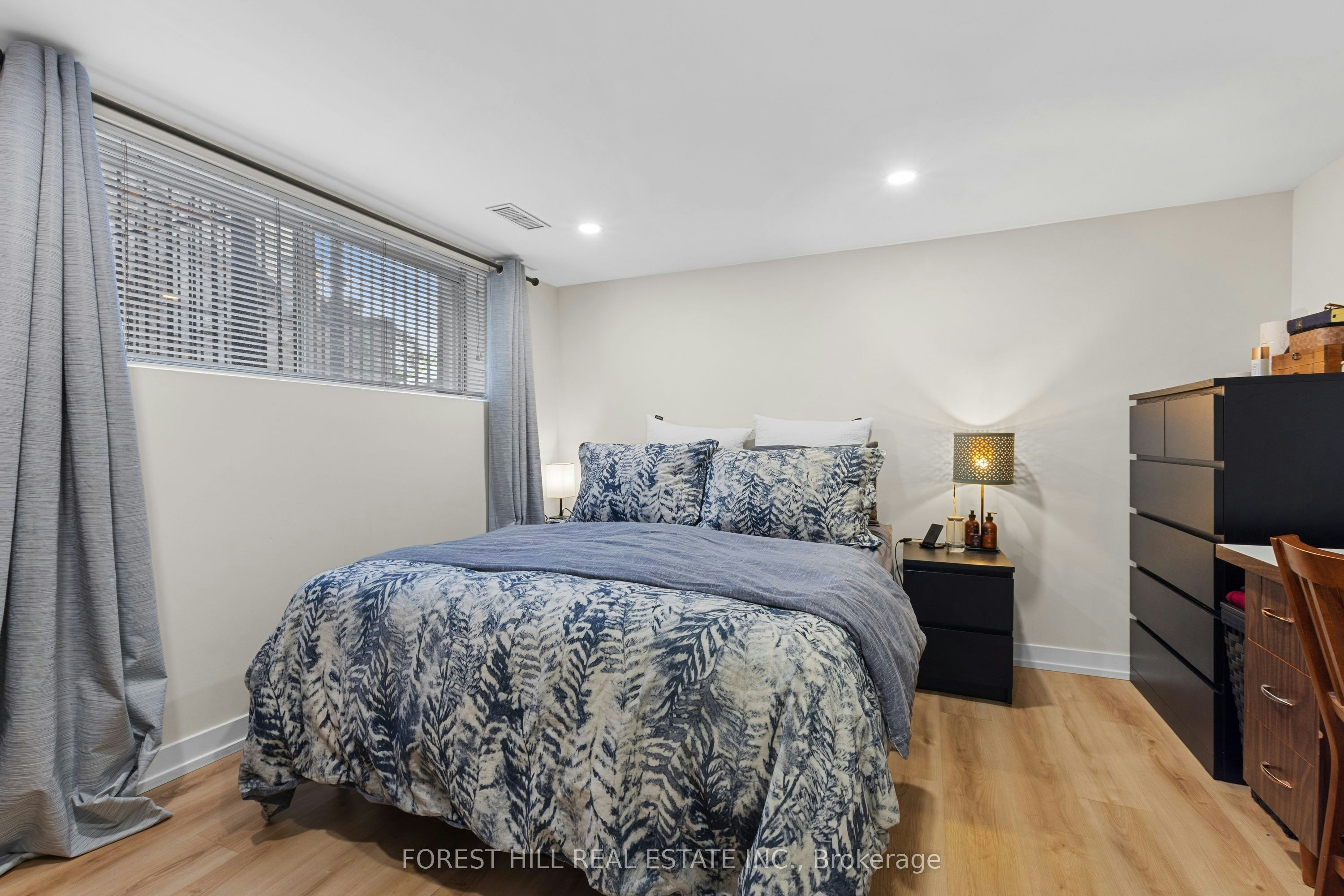 Lower-53 Meadowbank Road, Toronto, ON, M9B 5C7 - 6