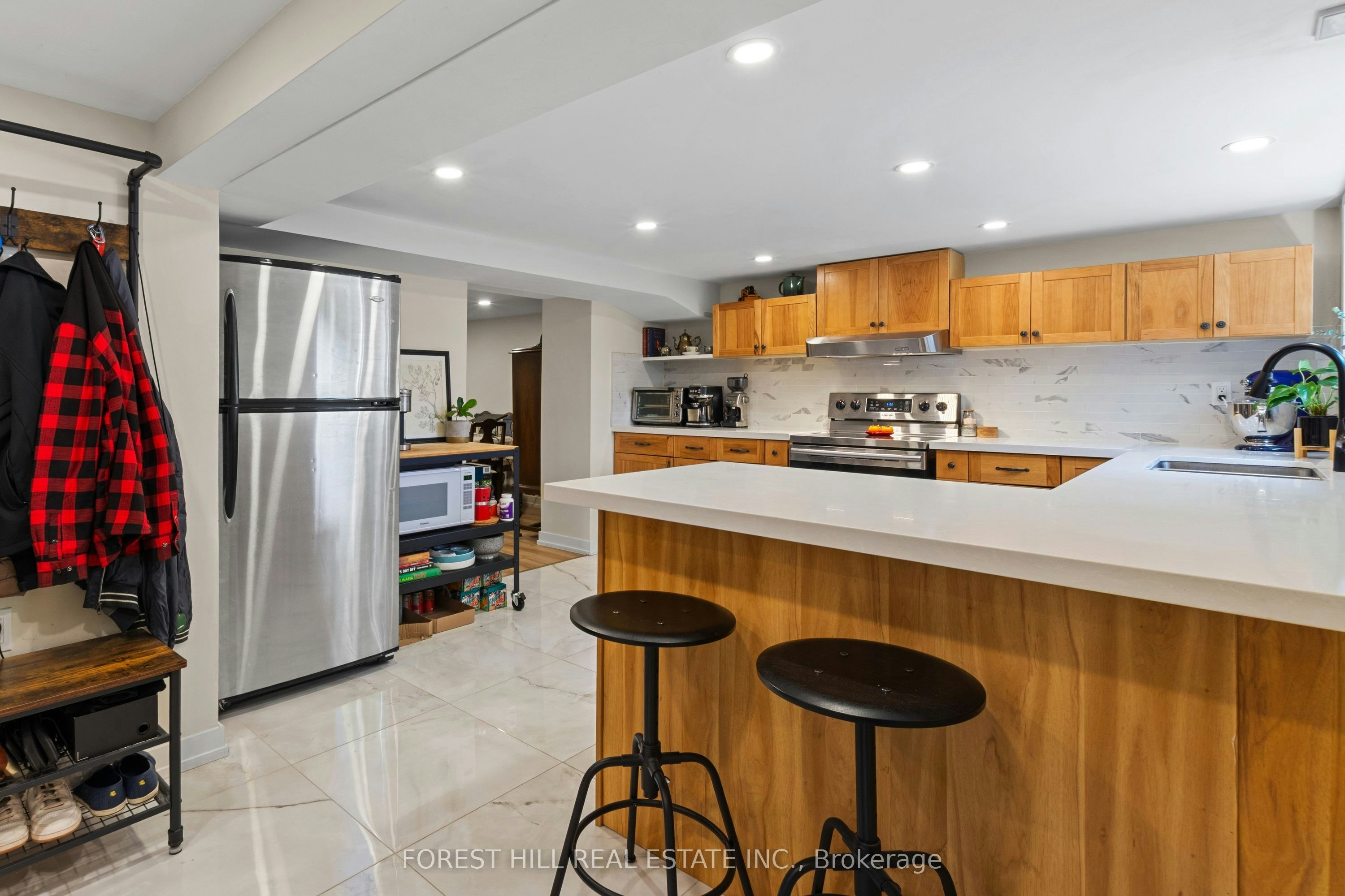 Lower-53 Meadowbank Road, Toronto, ON, M9B 5C7 - 3