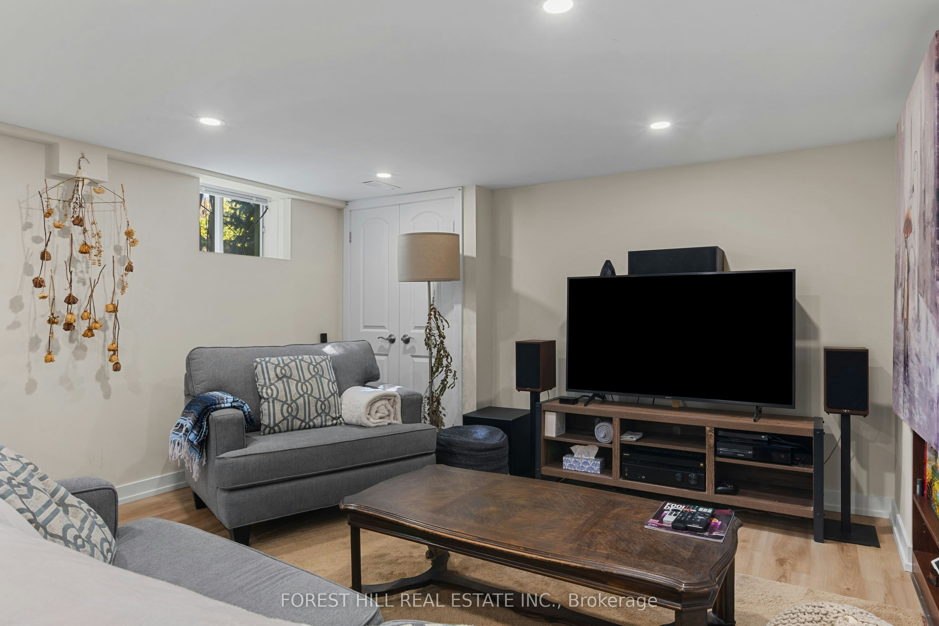 Lower-53 Meadowbank Road, Toronto, ON, M9B 5C7 - 9