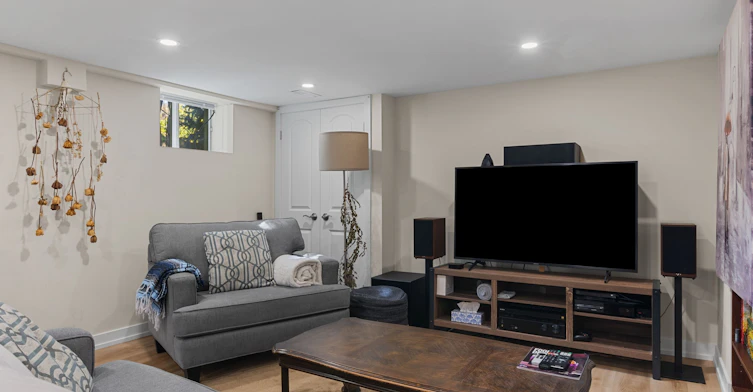 Lower-53 Meadowbank Road, Toronto, ON, M9B 5C7 - 9