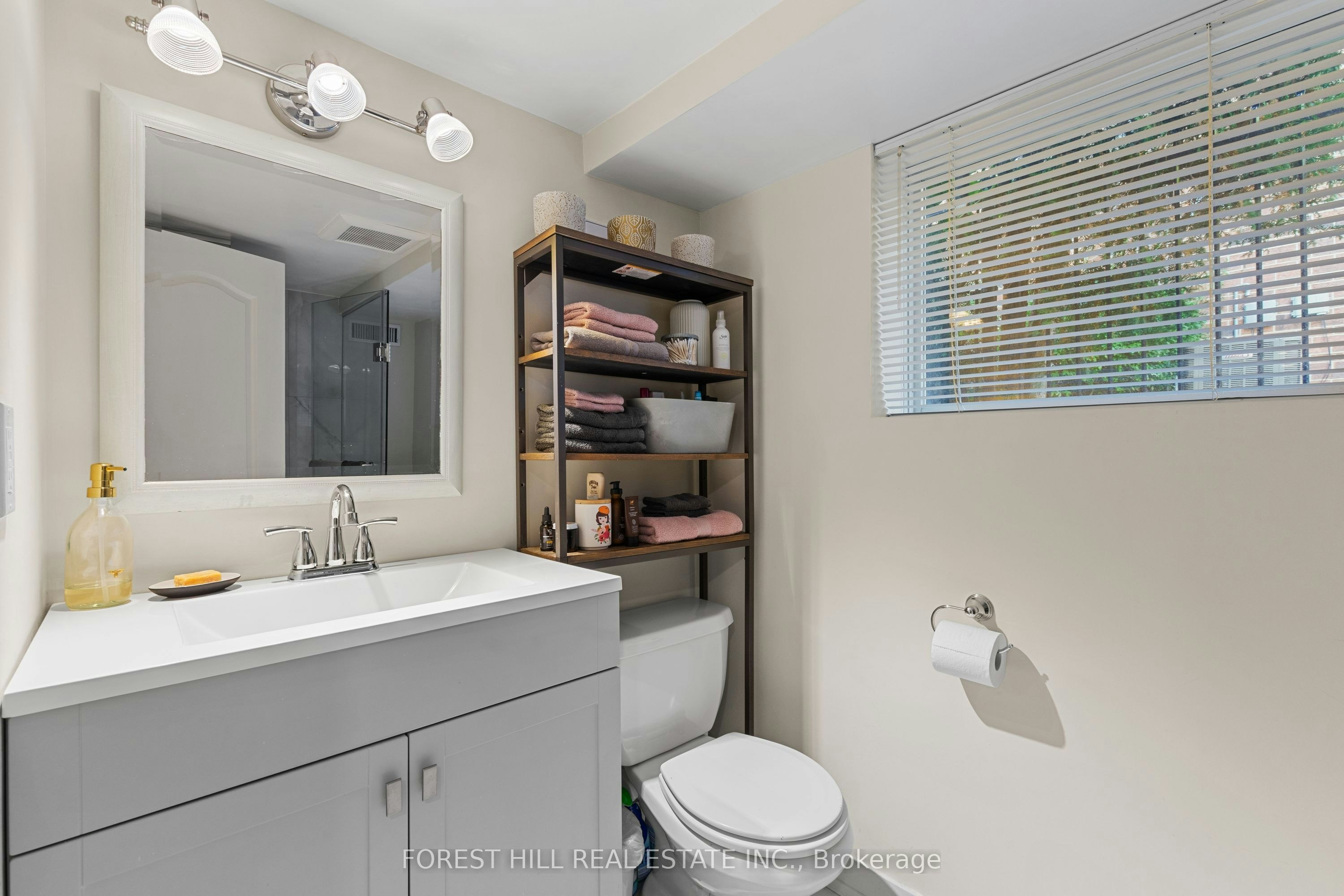 Lower-53 Meadowbank Road, Toronto, ON, M9B 5C7 - 7