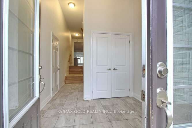 35 Dalbeattie Drive, Brampton, ON, L6Y 6H7 - 4
