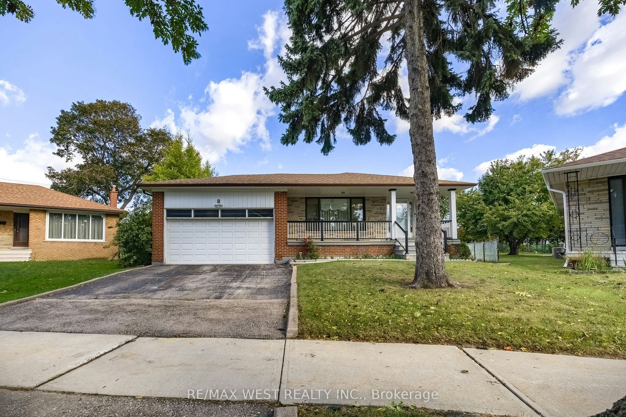 8 Carswell Place, Toronto, ON, M9R 3K7