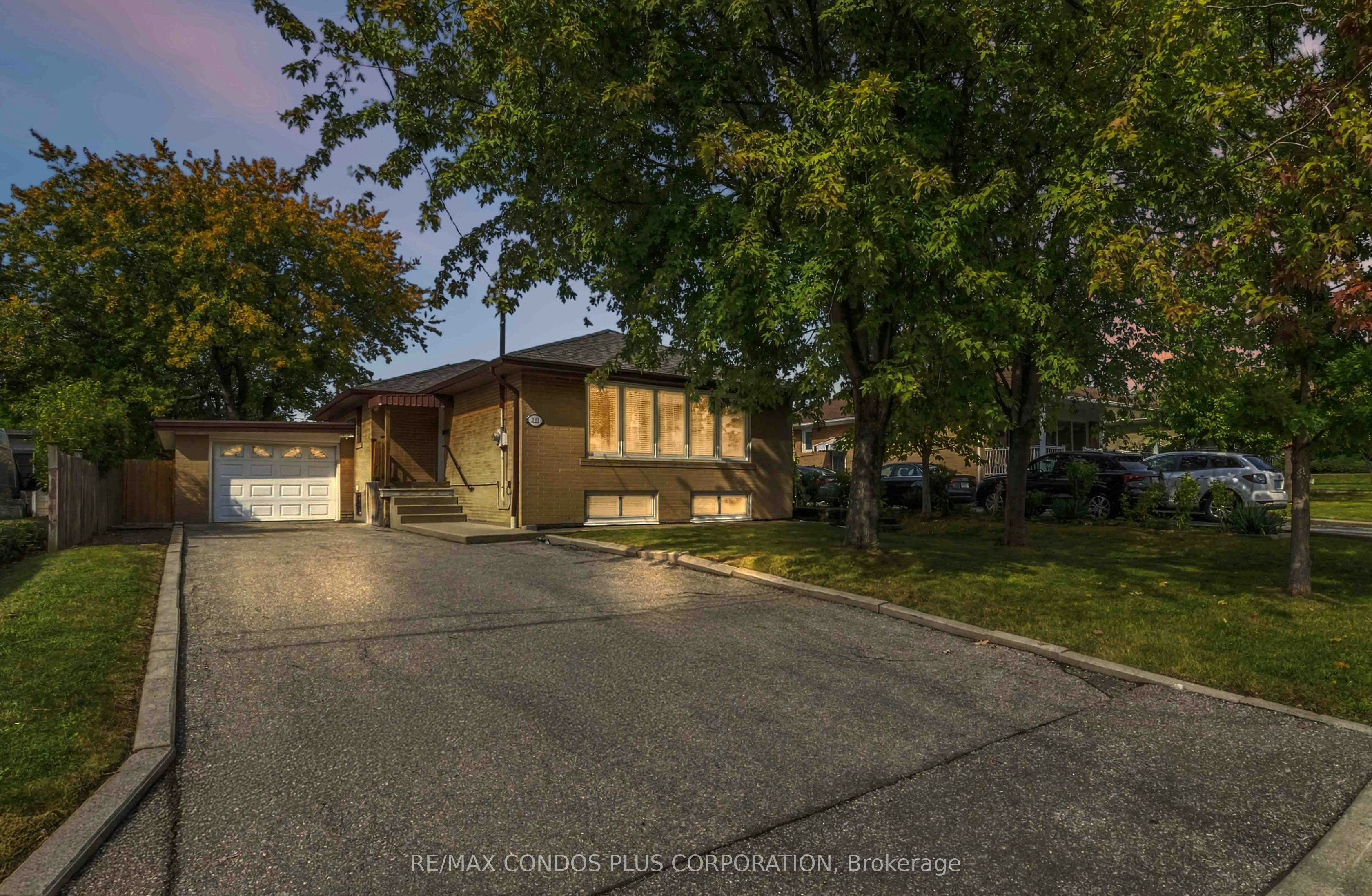 122 Wyndale Drive, Toronto, ON, M6L 1G3