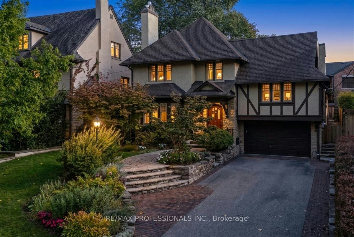 17 King Georges Road, Toronto, ON, M8X 1K7