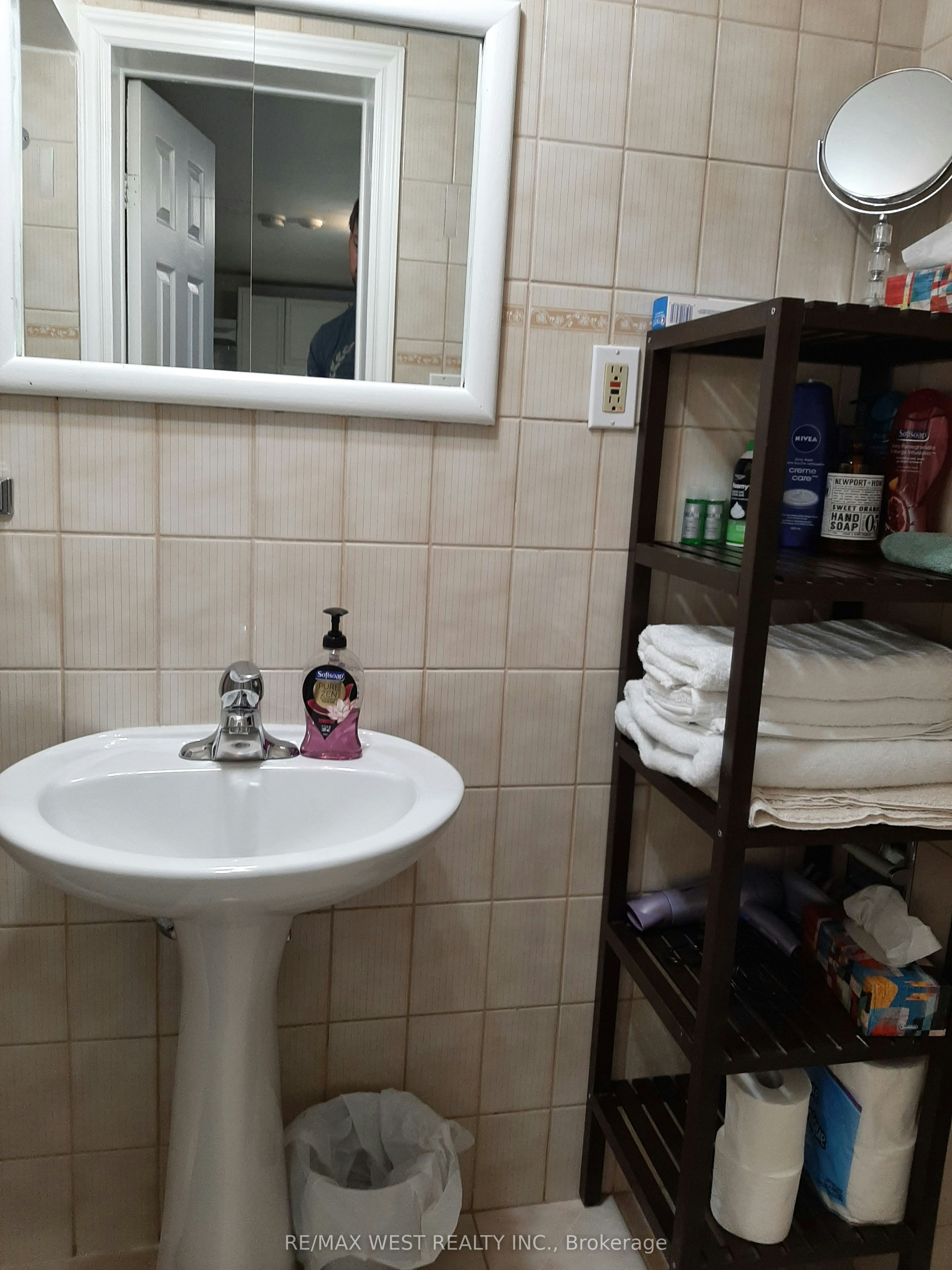 B1-34 Penhurst Avenue, Toronto, ON, M8Y 3A9 - 9