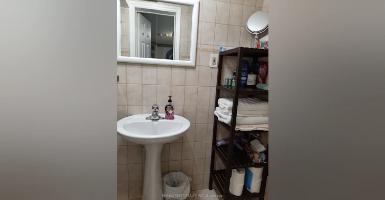 B1-34 Penhurst Avenue, Toronto, ON, M8Y 3A9 - 9