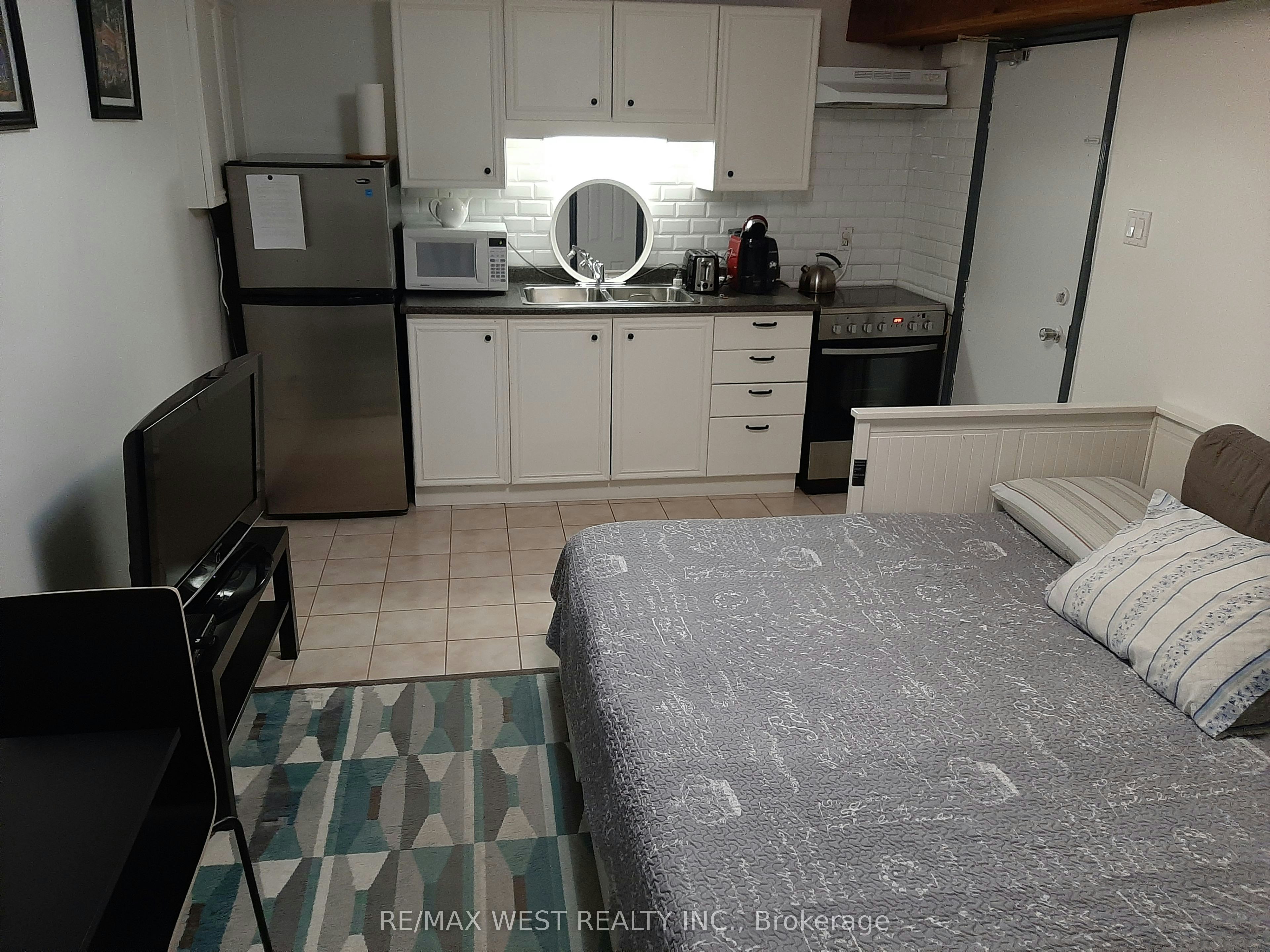 B1-34 Penhurst Avenue, Toronto, ON, M8Y 3A9 - 2