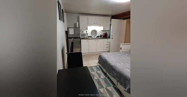 B1-34 Penhurst Avenue, Toronto, ON, M8Y 3A9 - 3