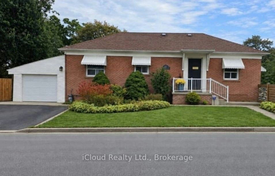 Upper-27 Inchcliffe Crescent, Toronto, ON, M9P 2N2
