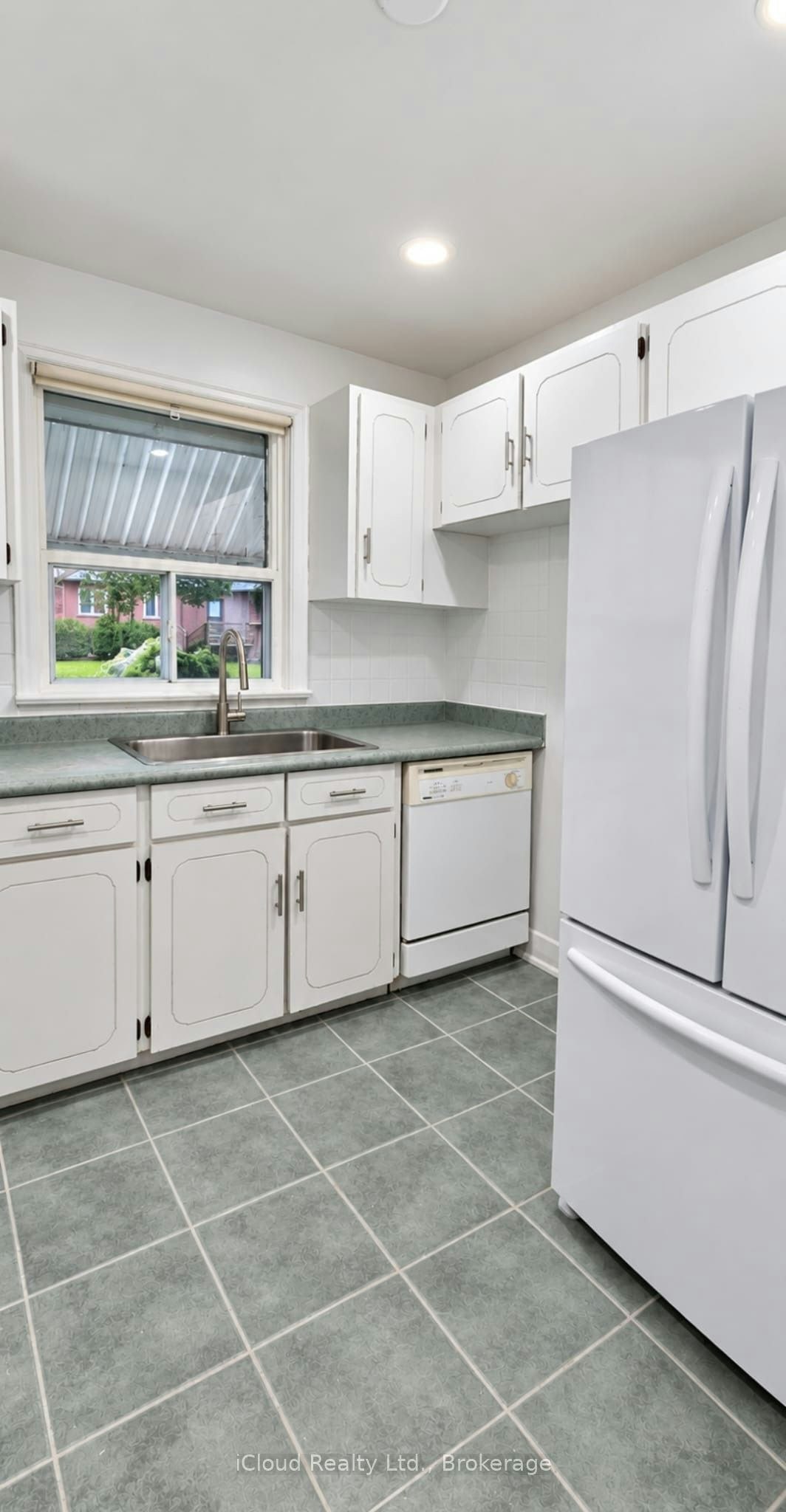 Upper-27 Inchcliffe Crescent, Toronto, ON, M9P 2N2 - 5