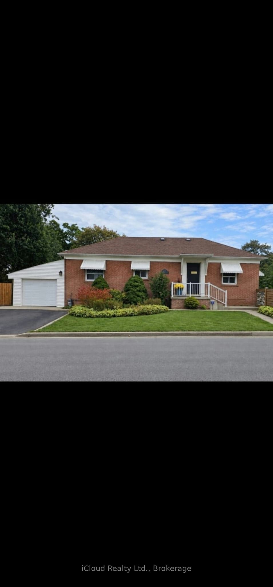 Upper-27 Inchcliffe Crescent, Toronto, ON, M9P 2N2