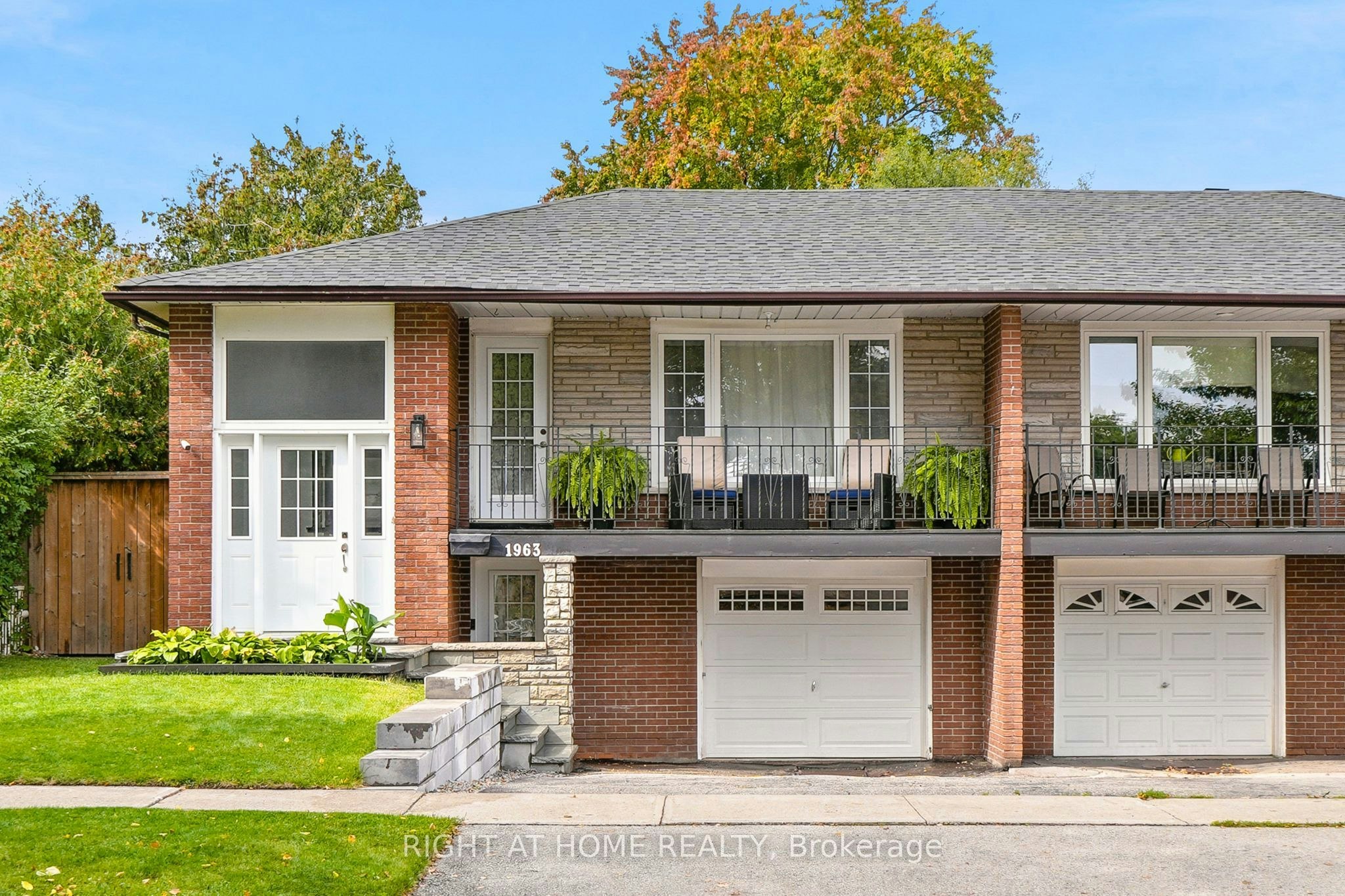 1963 Carrera Lane, Mississauga, ON, L5J 1C6