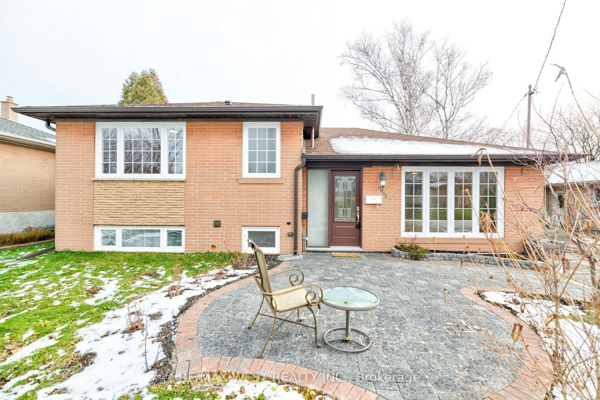 1328 Pinegrove Road, Oakville, ON, L6L 2X3