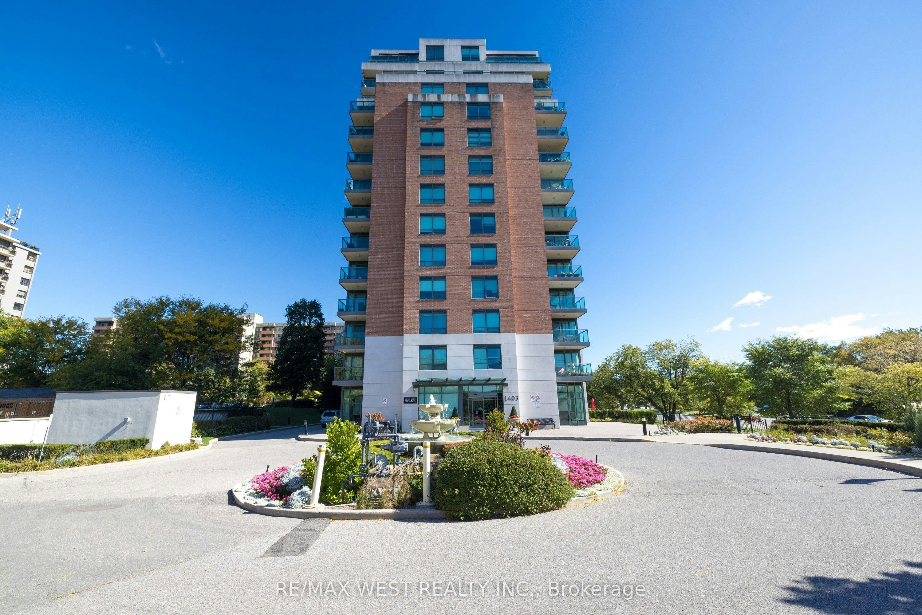 209-1403 Royal York Road, Toronto, ON, M9P 0A1