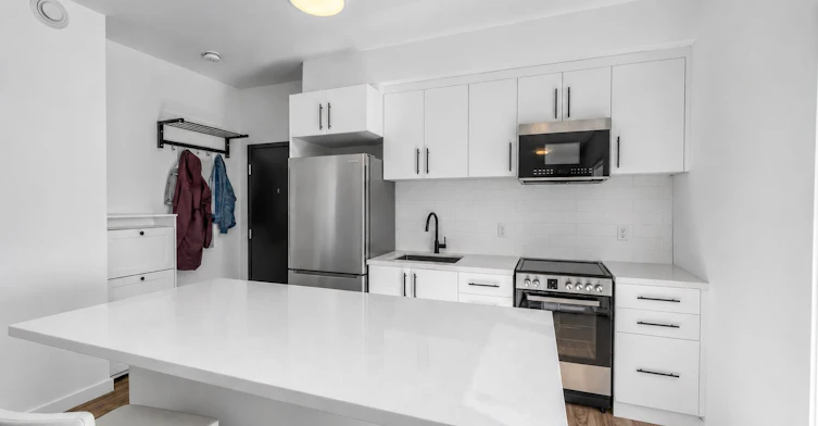 9-148 Glenlake Avenue, Toronto, ON, M6P 1E7 - 2