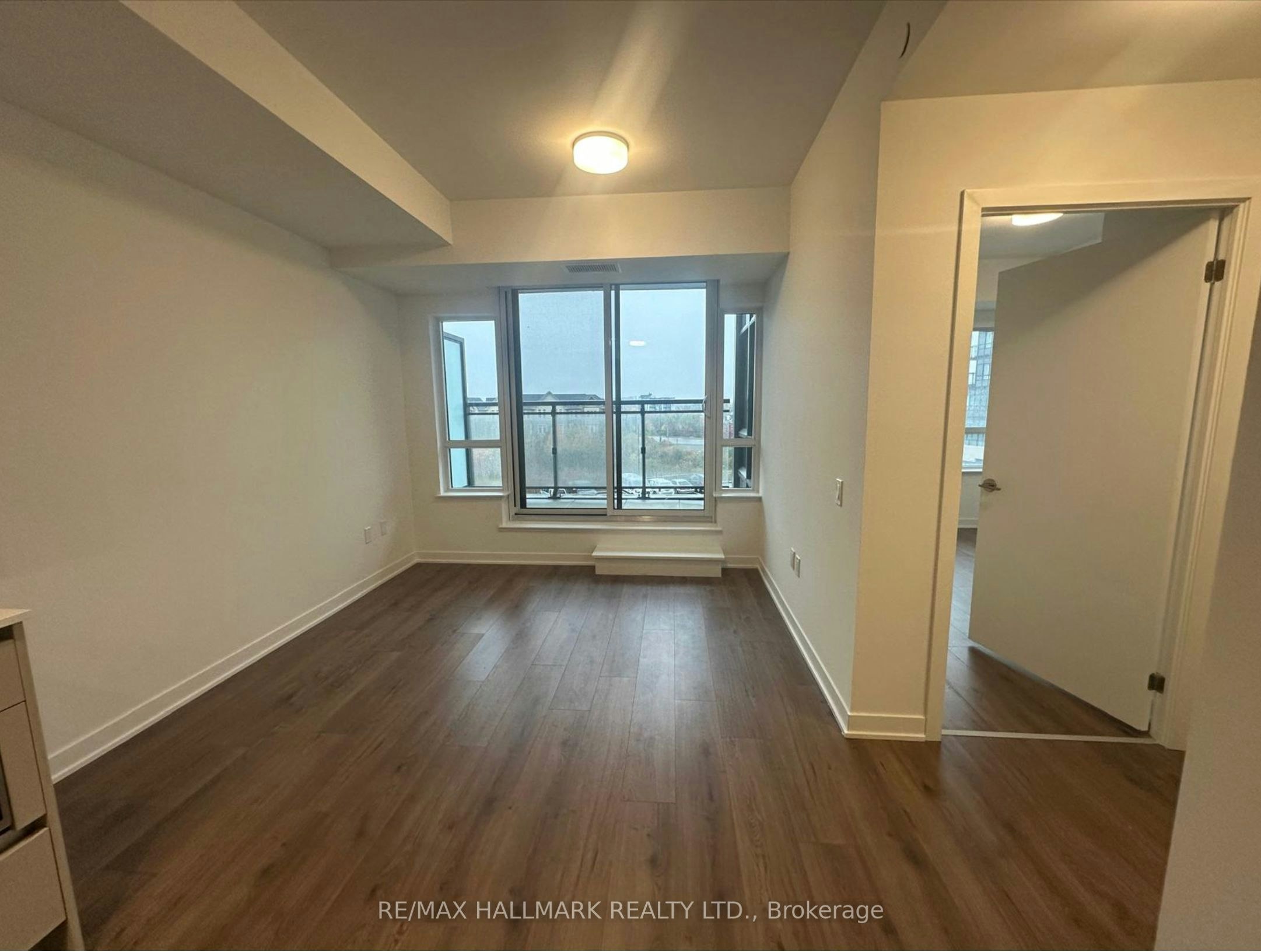 330-395 Dundas Street W, Oakville, ON, L6M 5R8 - 5