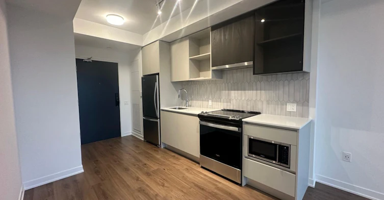 330-395 Dundas Street W, Oakville, ON, L6M 5R8 - 4