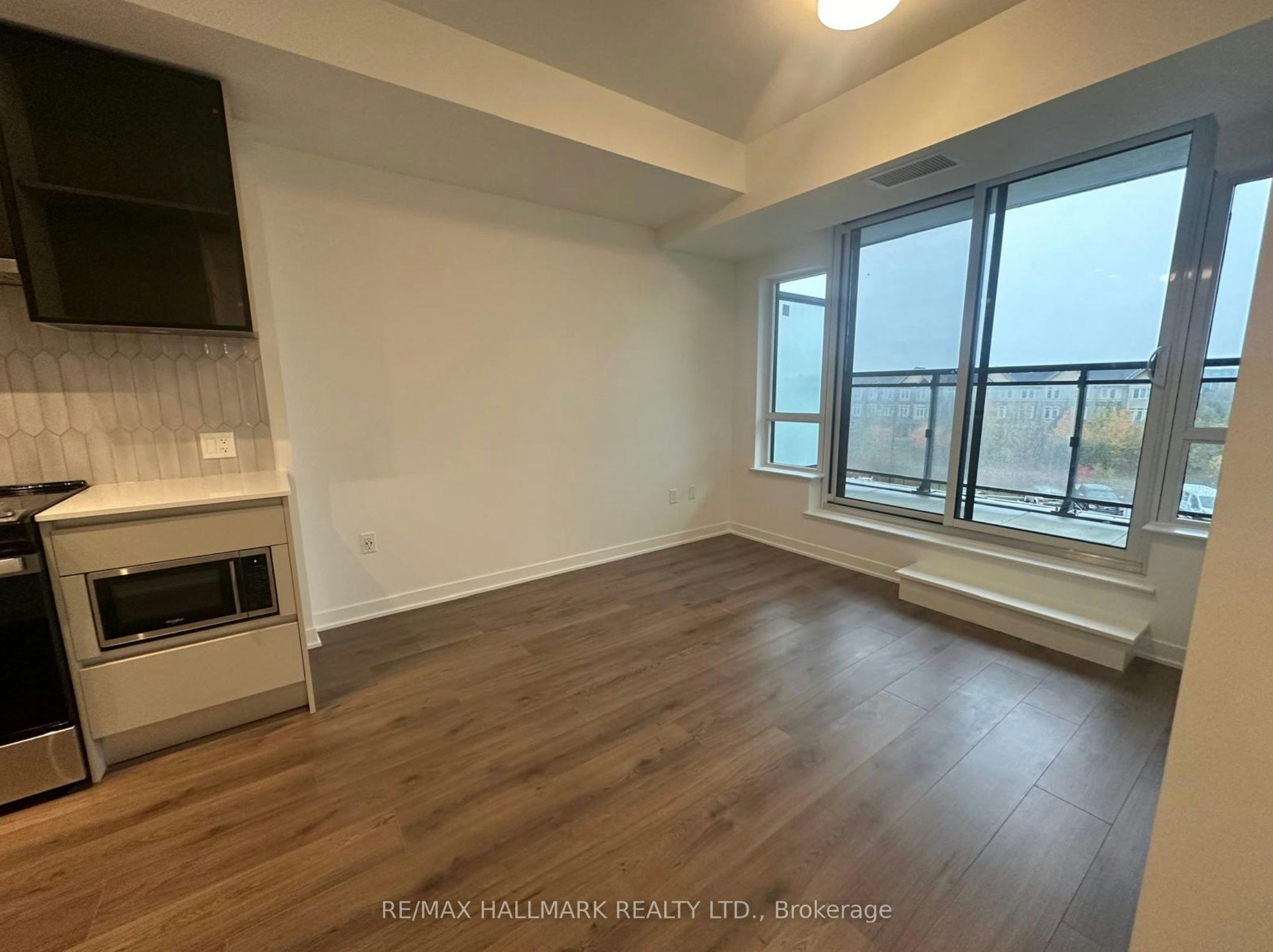 330-395 Dundas Street W, Oakville, ON, L6M 5R8 - 8