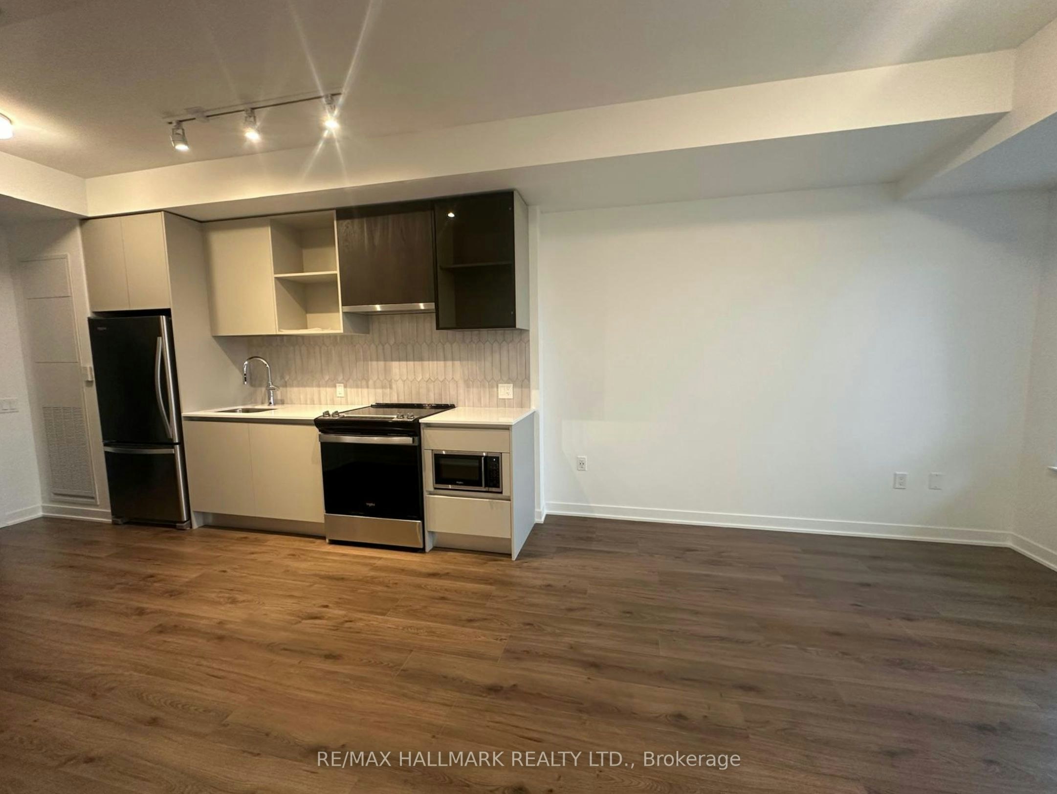 330-395 Dundas Street W, Oakville, ON, L6M 5R8 - 9