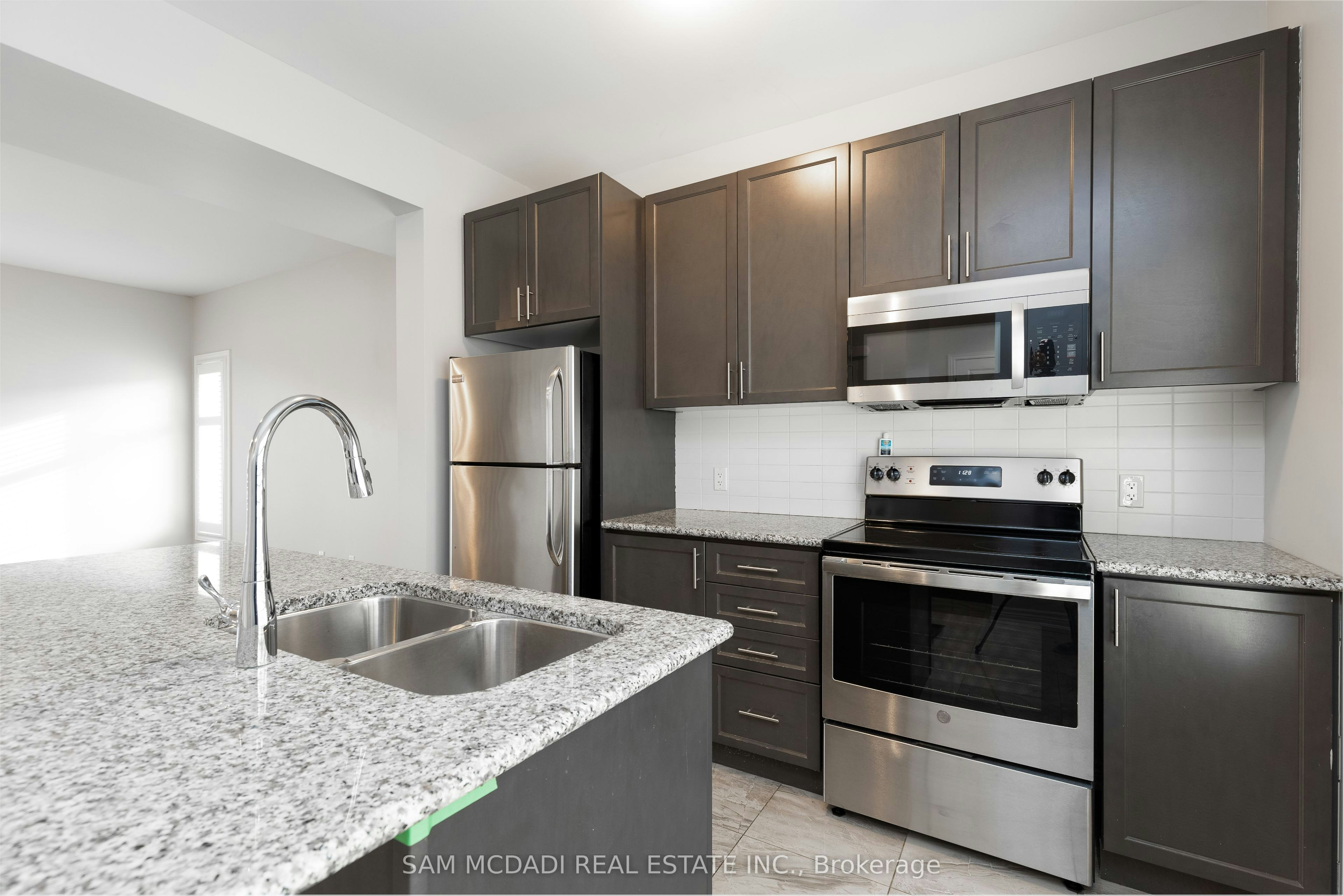 2314 Natasha Circle, Oakville, ON, L6M 0L1 4