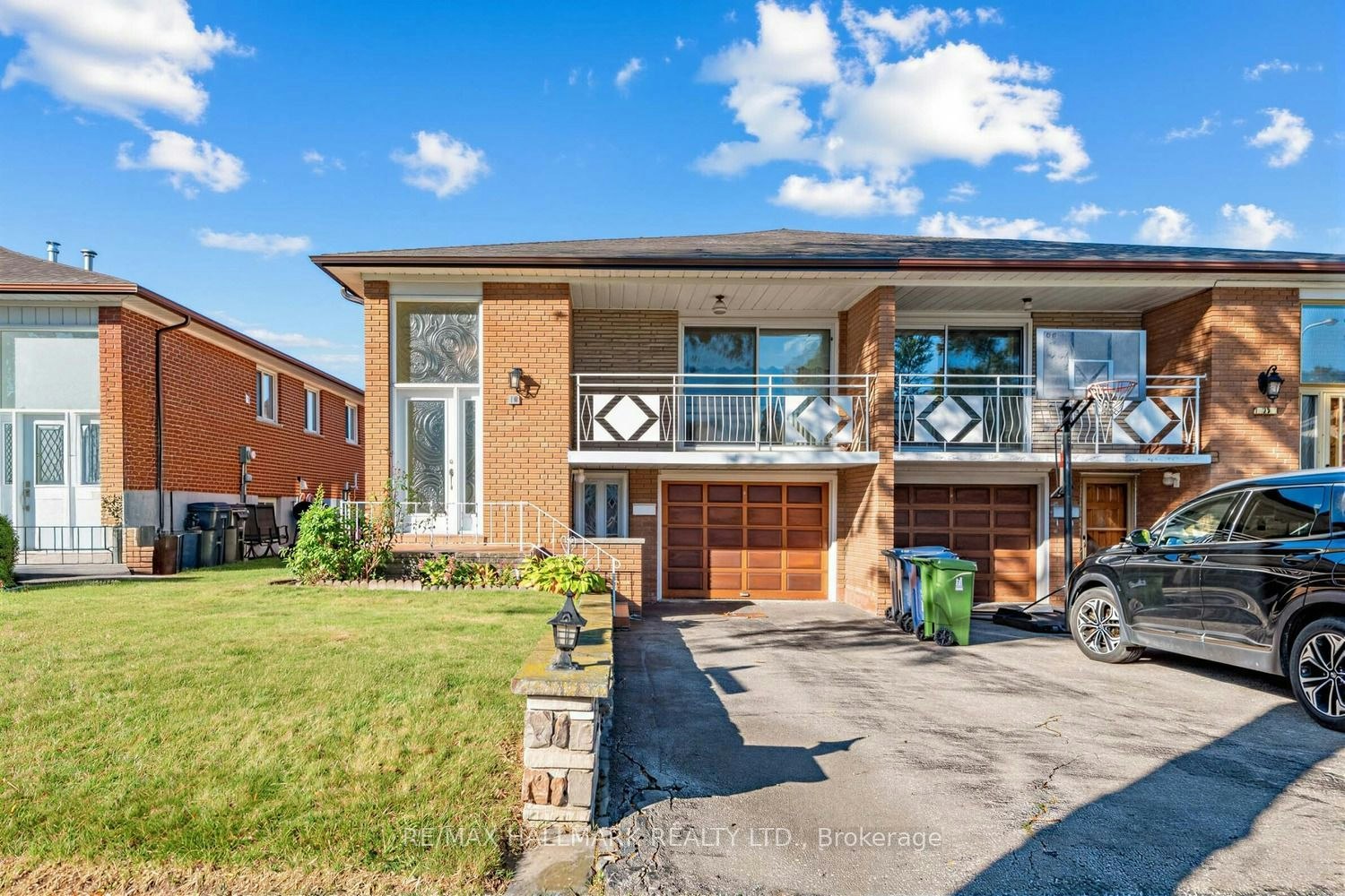 18 Sorlyn Avenue, Toronto, ON, M6L 1H8