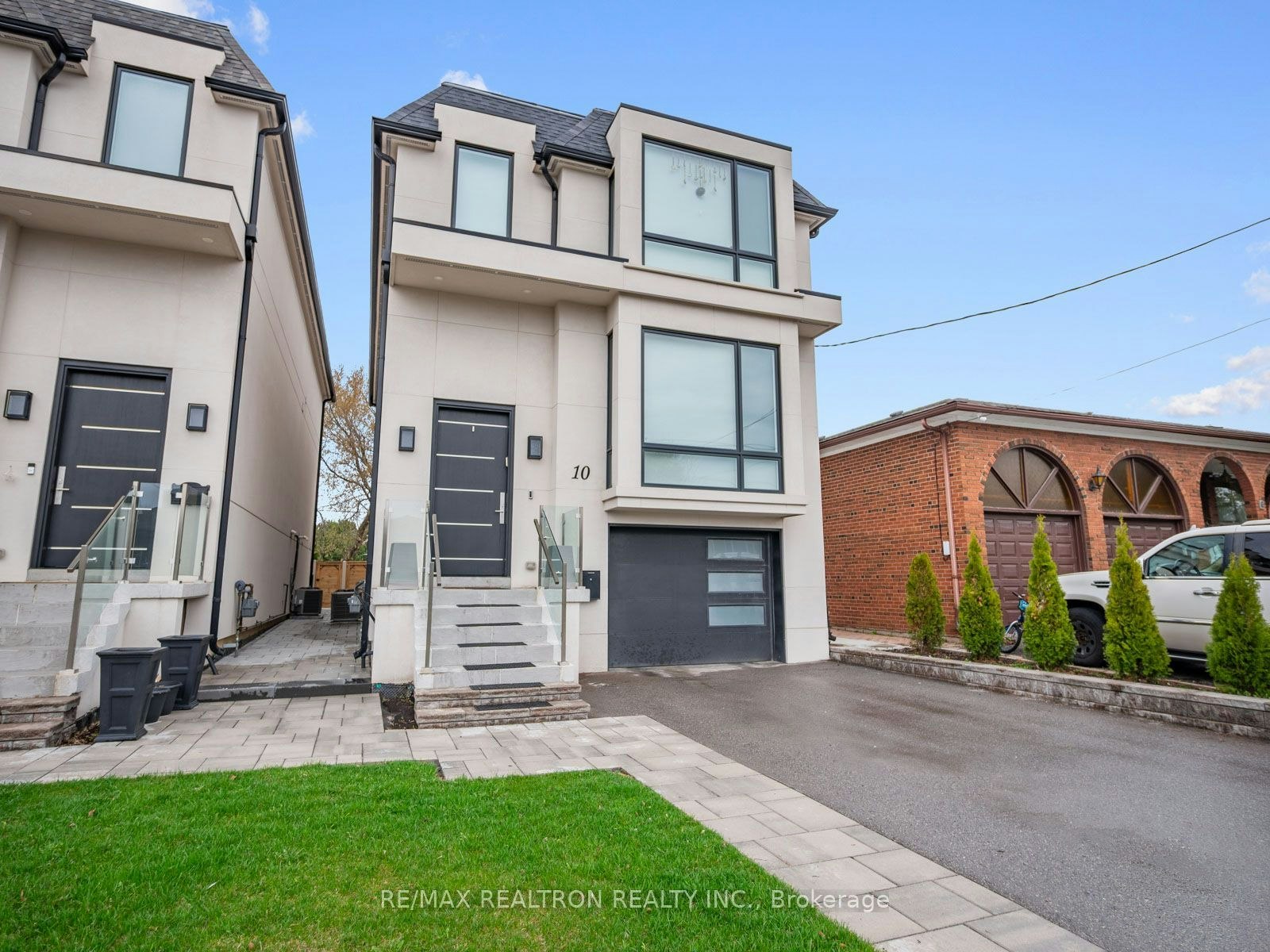 Lower-10 Katherine Road, Toronto, ON, M3K 1H9 - 3