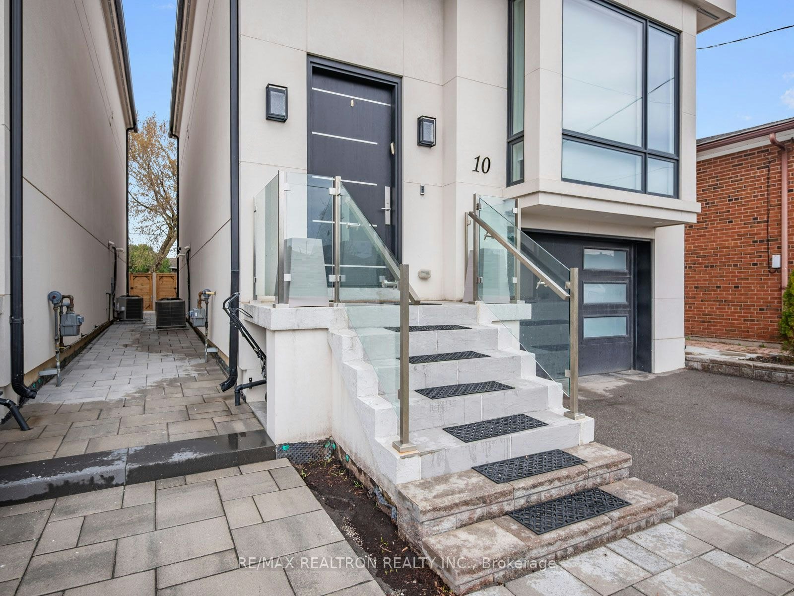 Lower-10 Katherine Road, Toronto, ON, M3K 1H9 - 4