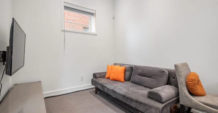 Lower-10 Katherine Road, Toronto, ON, M3K 1H9 - 16