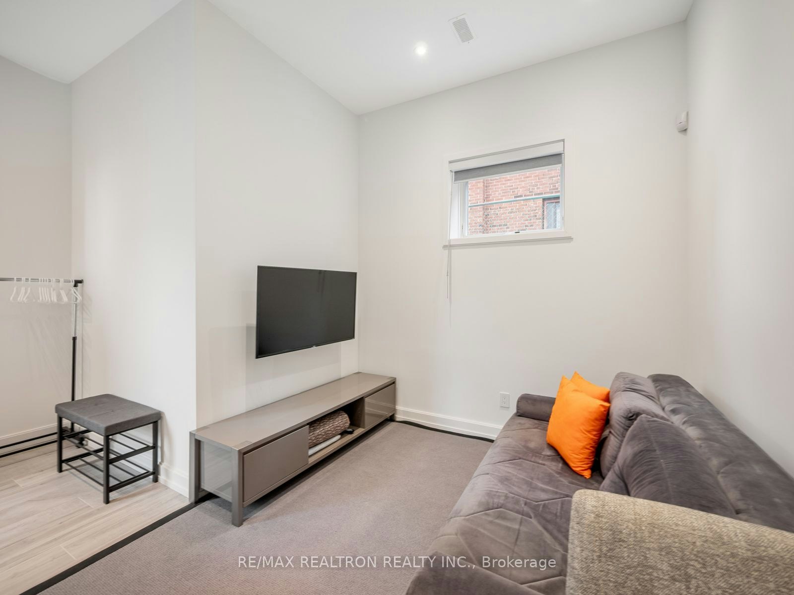 Lower-10 Katherine Road, Toronto, ON, M3K 1H9 - 14