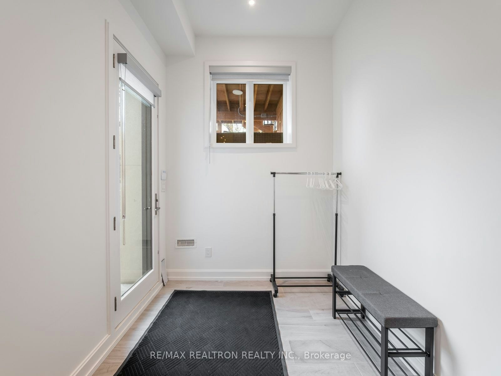 Lower-10 Katherine Road, Toronto, ON, M3K 1H9 - 9