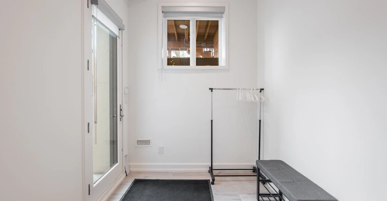 Lower-10 Katherine Road, Toronto, ON, M3K 1H9 - 9